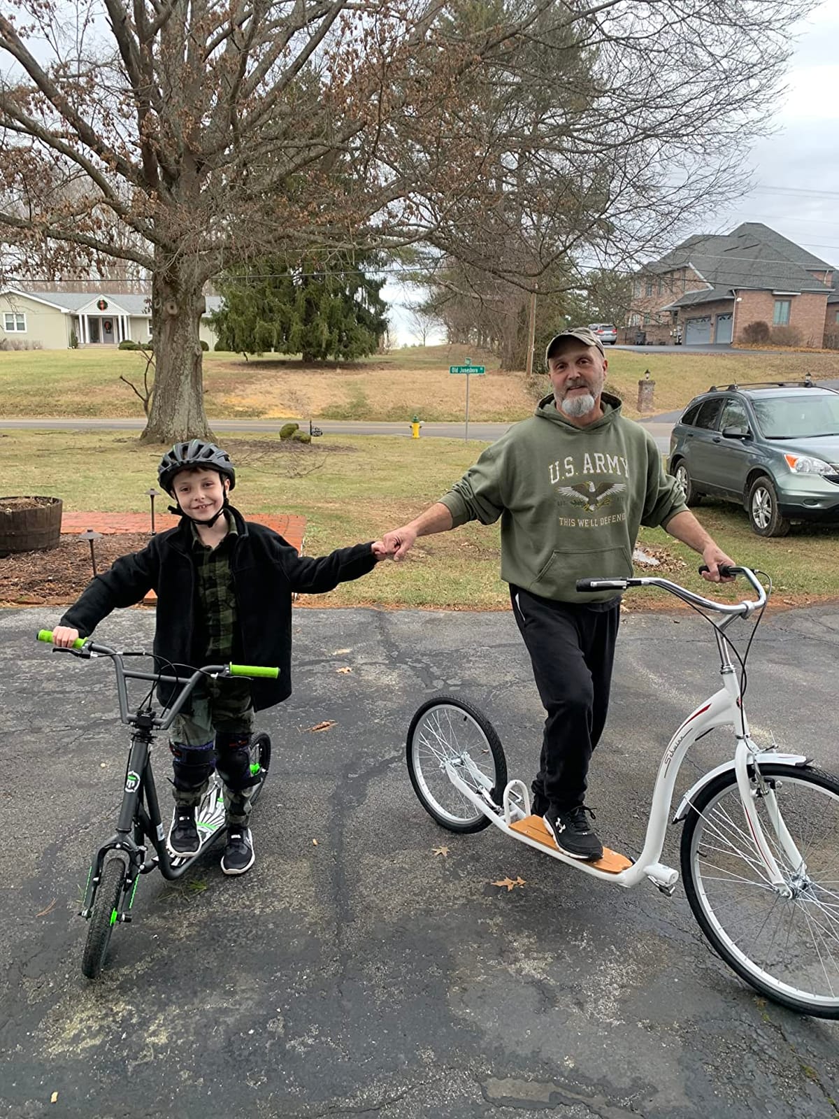 Schwinn Shuffle or Shuffle Deluxe Adult Kick Scooter, 26 Inch Front Wheel & 20 Inch Rear Wheel, Smooth Ride, Durable Steel Frame, Fenders, Front & Rear Linear Pull Brakes, Two Wheel Scooter for Adults customer photo 1