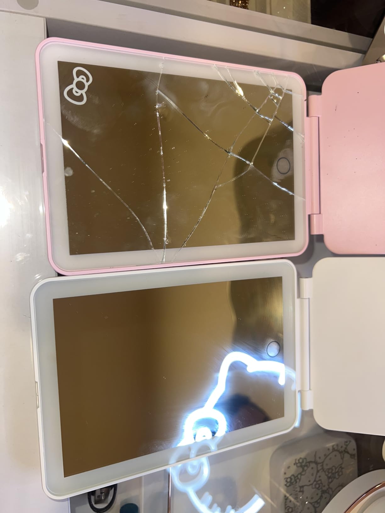 FUNTOUCH Rechargeable Travel Makeup Mirror with 72 Led Lights customer photo 1