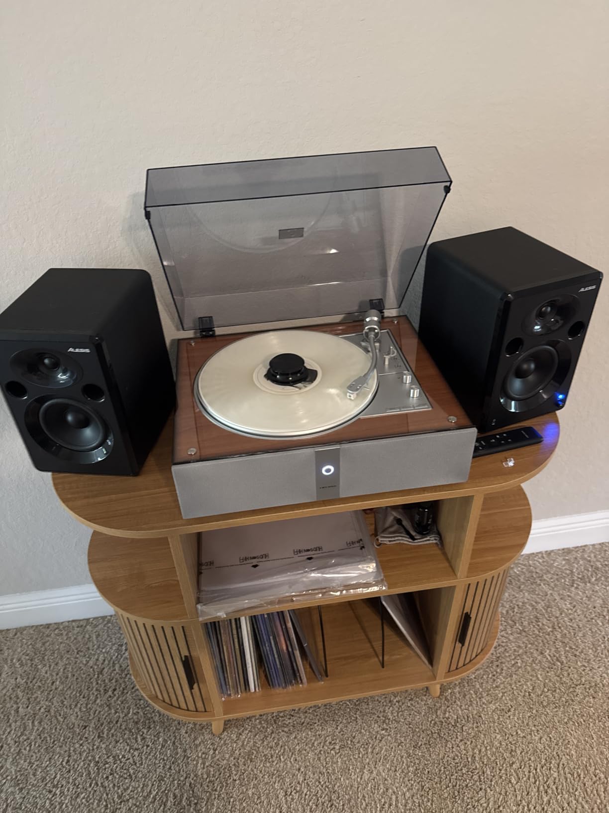 1 BY ONE Fully Automatic Record Player, All-in-One Vinyl Turntable customer photo 1