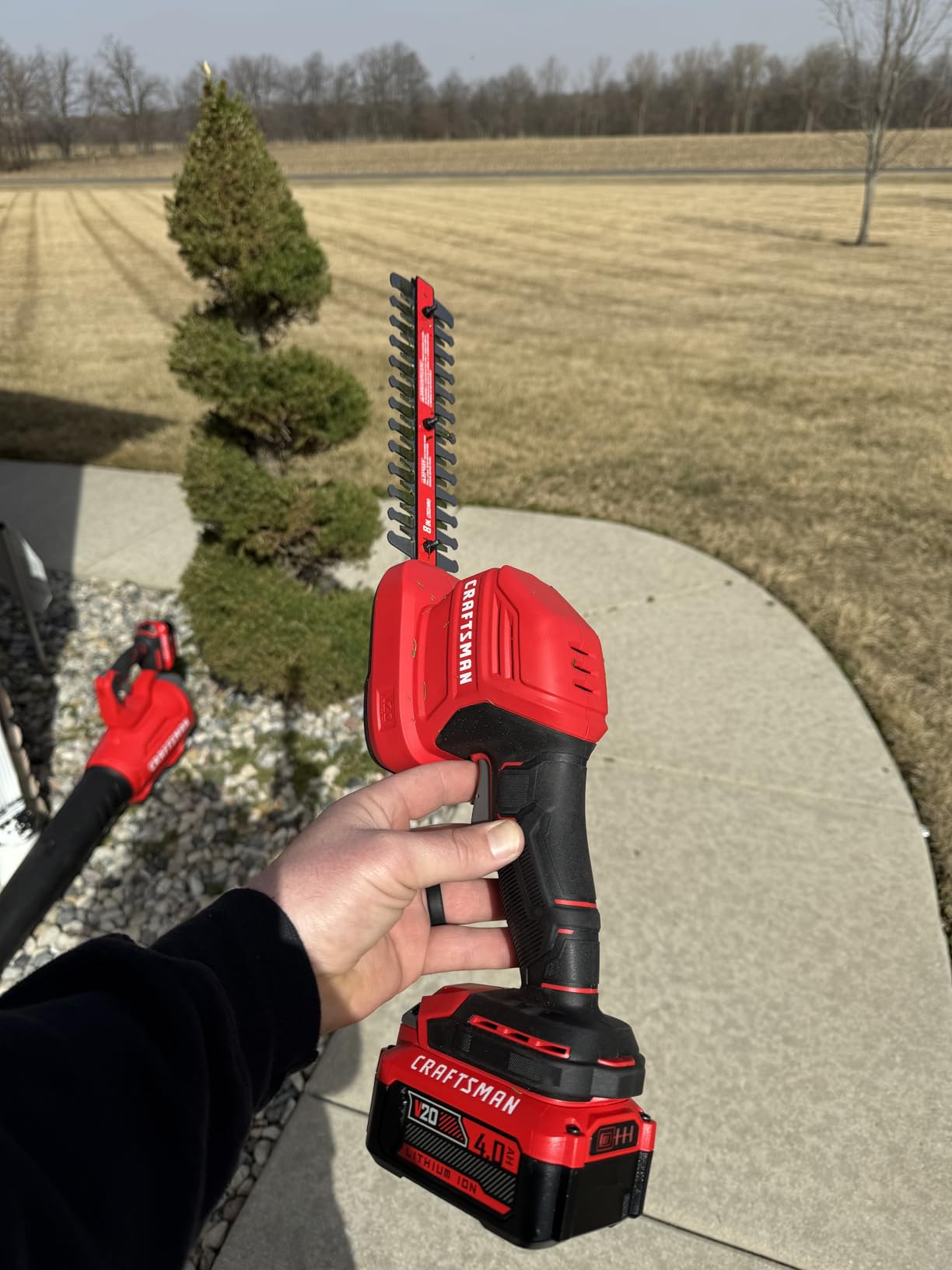 CRAFTSMAN V20 4 In. Cordless Handheld Grass Trimmer and 8 In. Mini Hedge Trimmer, Battery and Charger Included, Rechargeable 2 in 1 Grass Shear and Bush Trimmer (CMCSS800C1) customer photo 1