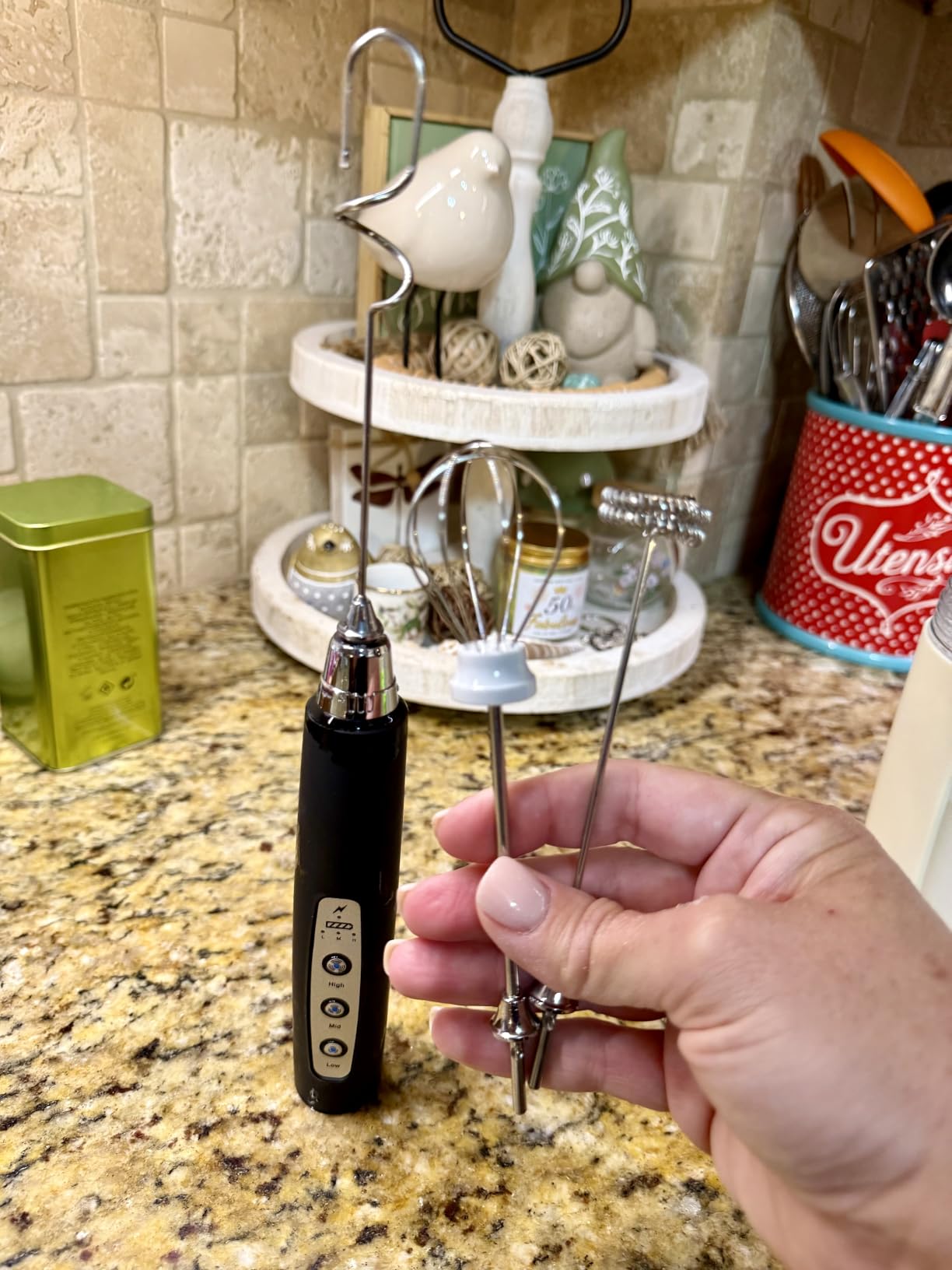 YUSWKO Handheld Milk Frother Wand for Coffee, Rechargeable Electric Whisk with 3 Heads 3 Speeds Drink Mixer Coffee Frother For Latte, Cappuccino, Hot Chocolate, Egg, Black customer photo 2