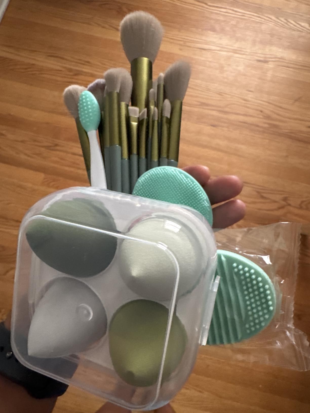 Koccido Makeup Brushes 22 Pcs Makeup Kit,Foundation Brush Eyeshadow Brush Make up Brushes Set (Green, 22 Piece Set) customer photo 1
