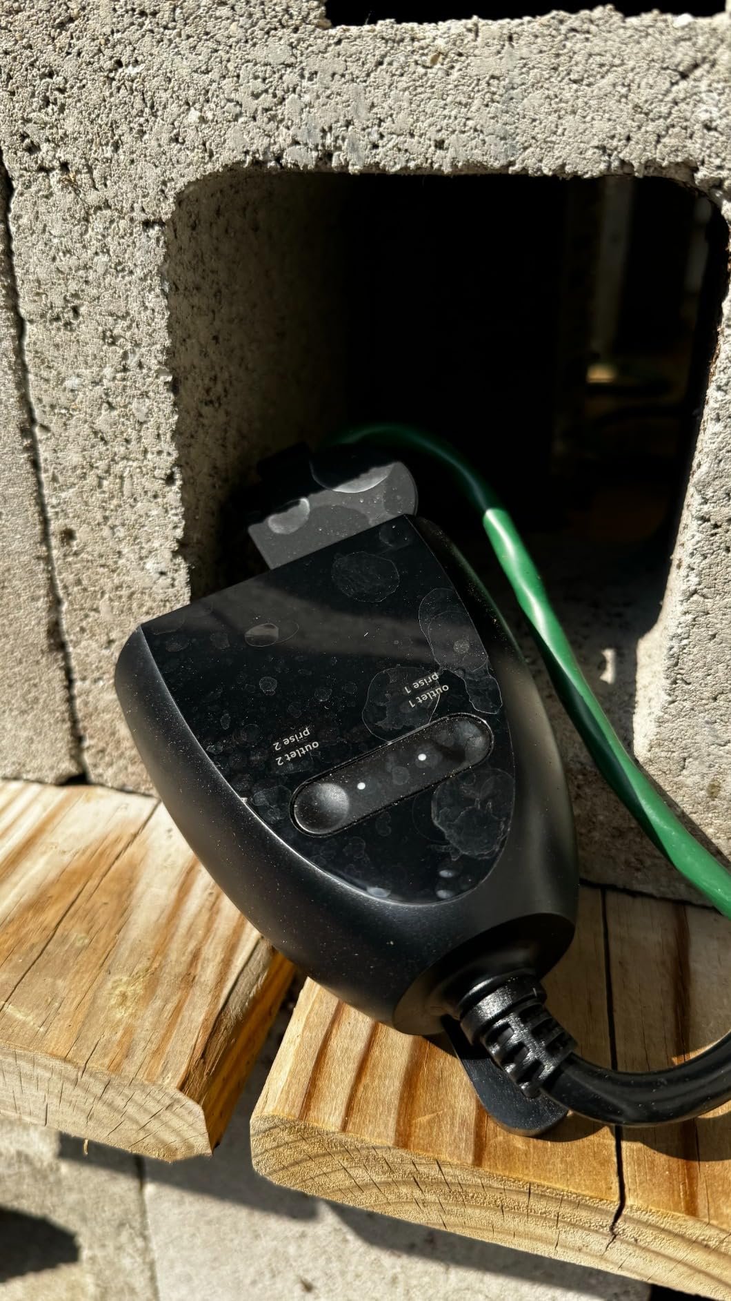 Amazon Basics Outdoor Smart Plug with 2 Individually Controlled Outlets, Works with Alexa Only, Voice Control, Weather Resistant, 2.4 GHz Wi-Fi, No Hub Required, Black customer photo 1