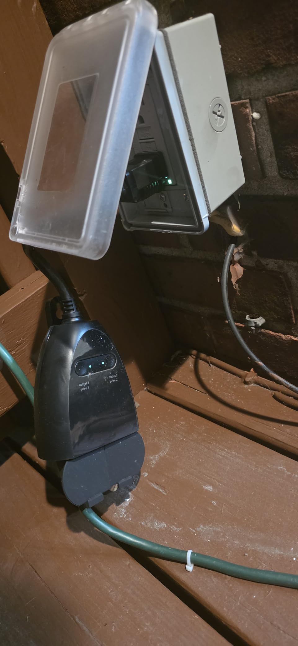 Amazon Basics Outdoor Smart Plug with 2 Individually Controlled Outlets, Works with Alexa Only, Voice Control, Weather Resistant, 2.4 GHz Wi-Fi, No Hub Required, Black customer photo 2