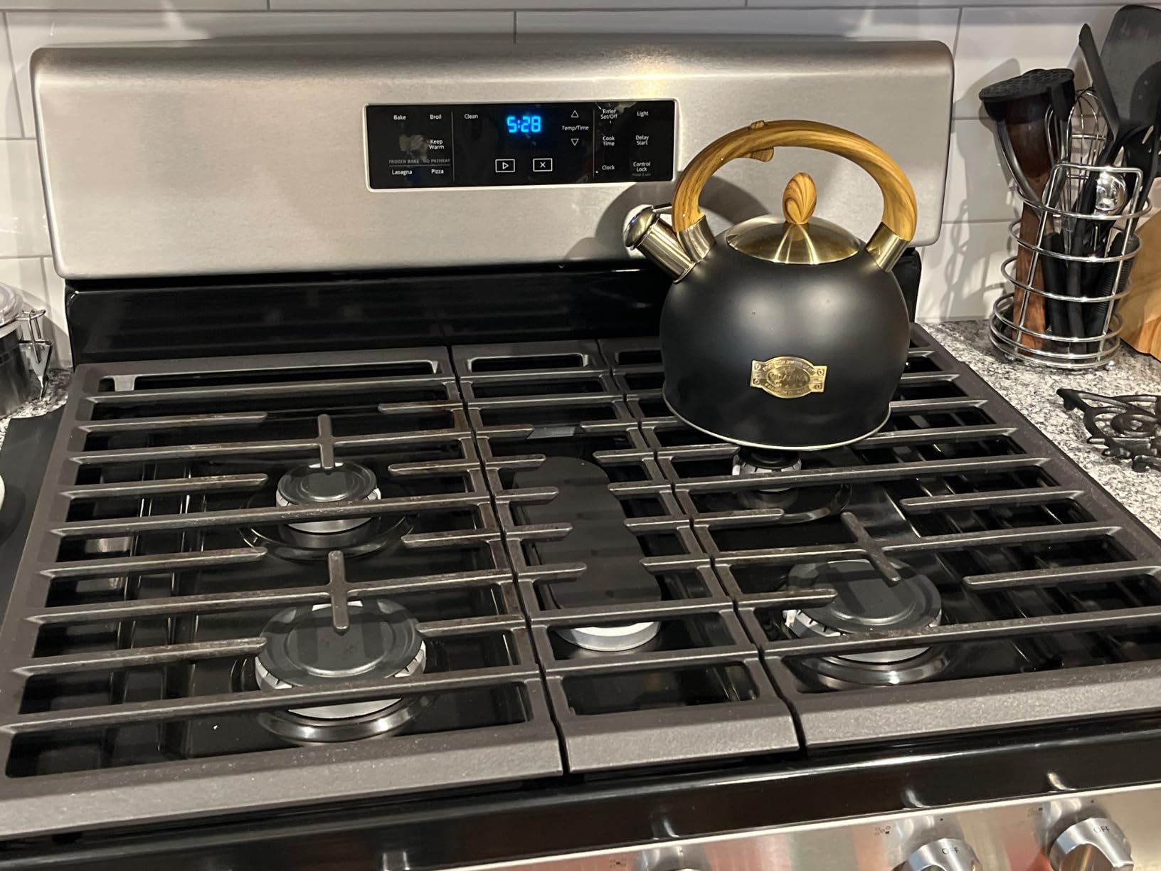 Whistling Tea Kettle Stovetop, 2.64 Quart Black Tea Pot customer photo 1
