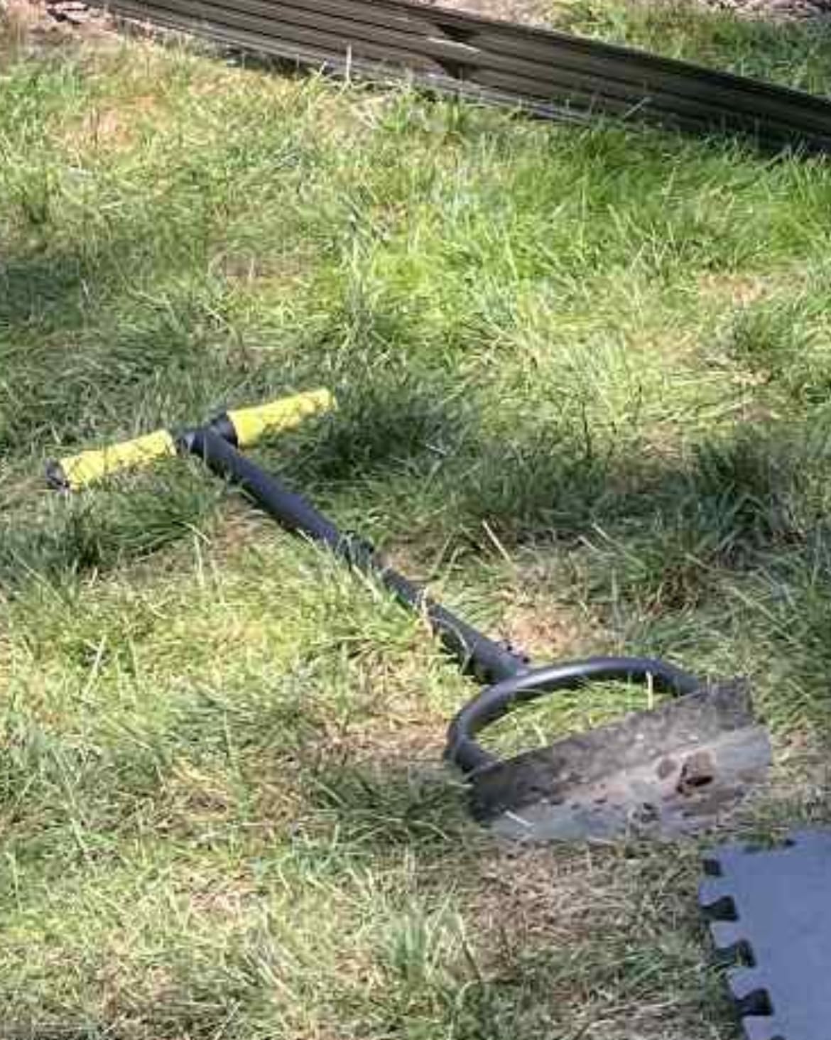 Colwelt Saw-Tooth Edger Lawn Tool, Half Moon Lawn Edger with T-Grip, Sidewalk Grass Long Handled Step Edger, 38-Inch customer photo 2