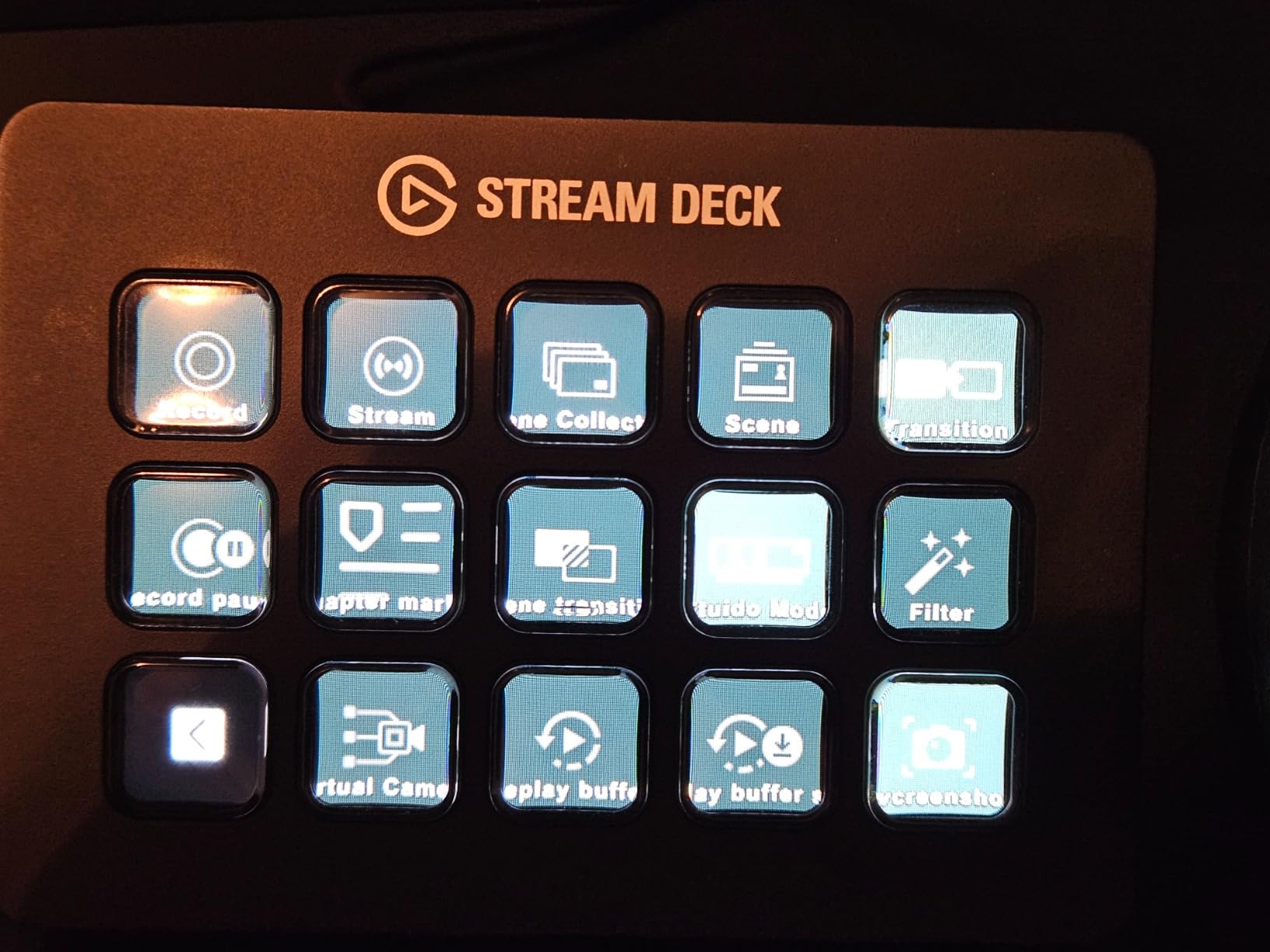 Elgato Stream Deck MK.2 Studio Controller, 15 Macro Keys customer photo 2