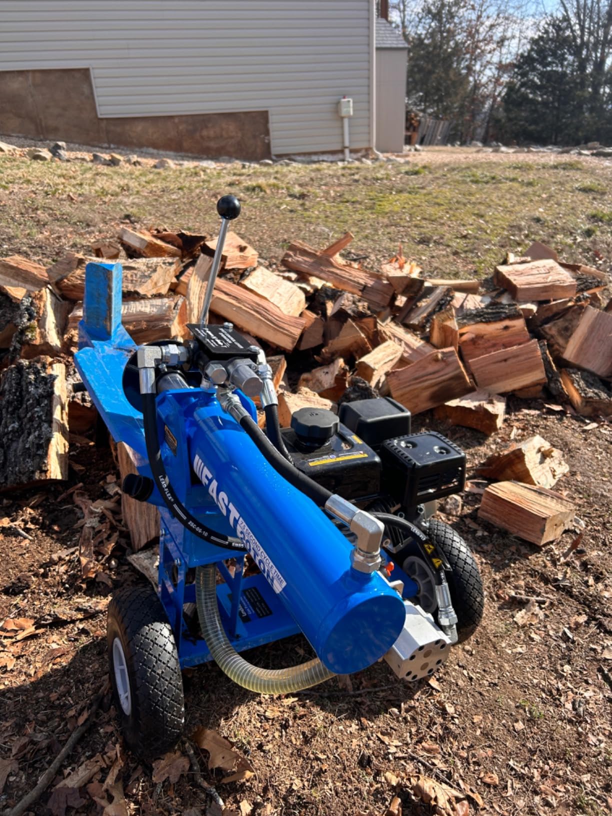 Landworks Portable 20-Ton Gas Log Splitter, 7 HP, Rapid Auto Return customer photo 1