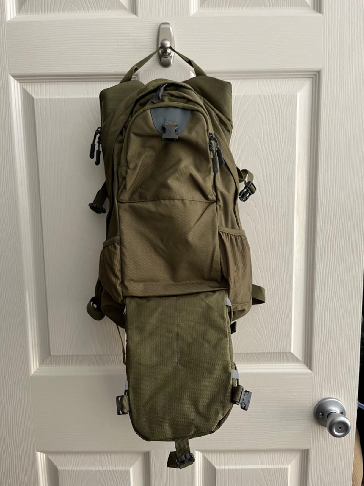 Teton Oasis/Trailrunner Hydration Backpack – Lightweight Water Pack with 2L/3L Bladder for Hiking, Running, Cycling, Biking 18L/22L Sizes – Sewn-in Rain Cover – Fits Men and Women customer photo 1