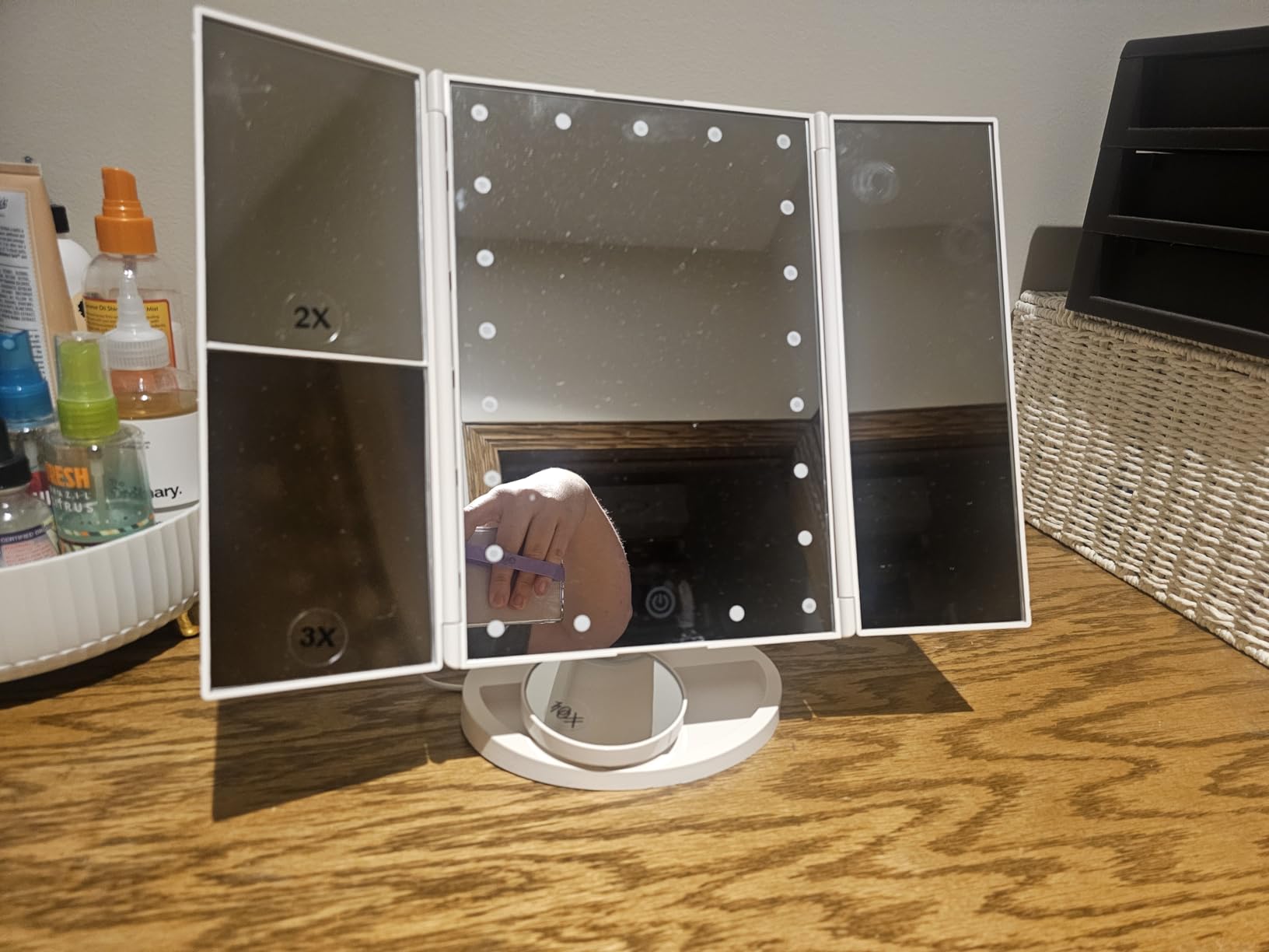 HUONUL 2X/3X/10X Magnifying Vanity Mirror with Light, Trifold Makeup Mirror customer photo 2