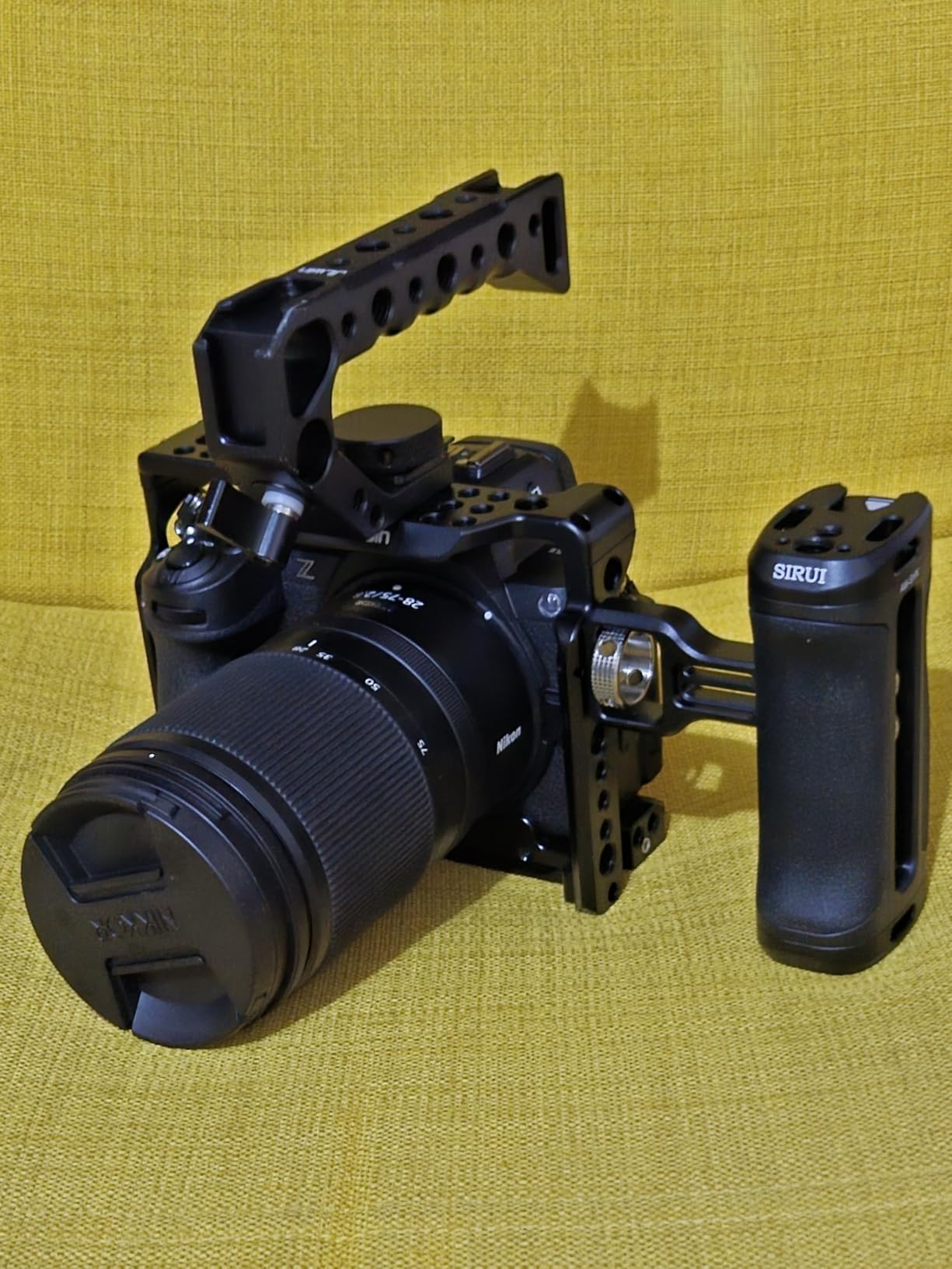 Z5 Z6 Z7 Cage, Hersmay Camera Cage with Top Handle for Nikon Z5/ Z6/ Z7/ Z6II/ Z7II Mirrorless Camera with Cold Shoe,ARRI Handle Locating Holes,Multiple 1/4