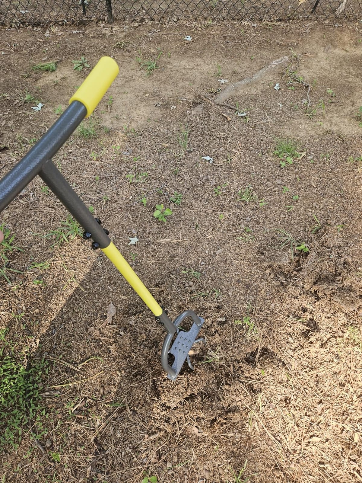 Jardineer Hand Tiller for Gardening, Manual Twist Tiller Cultivator, Heavy Duty Garden Claw, Soil Loosener & Lawn Aerator for Soil Mixing, Garden, Flower Box and Raised Bed customer photo 1