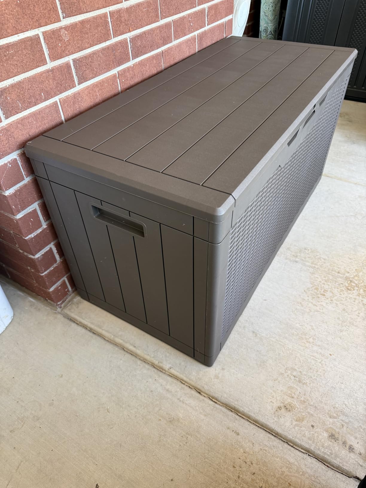 Devoko 100 Gallon Waterproof Deck Box, Resin Large Outdoor Storage Box customer photo 1