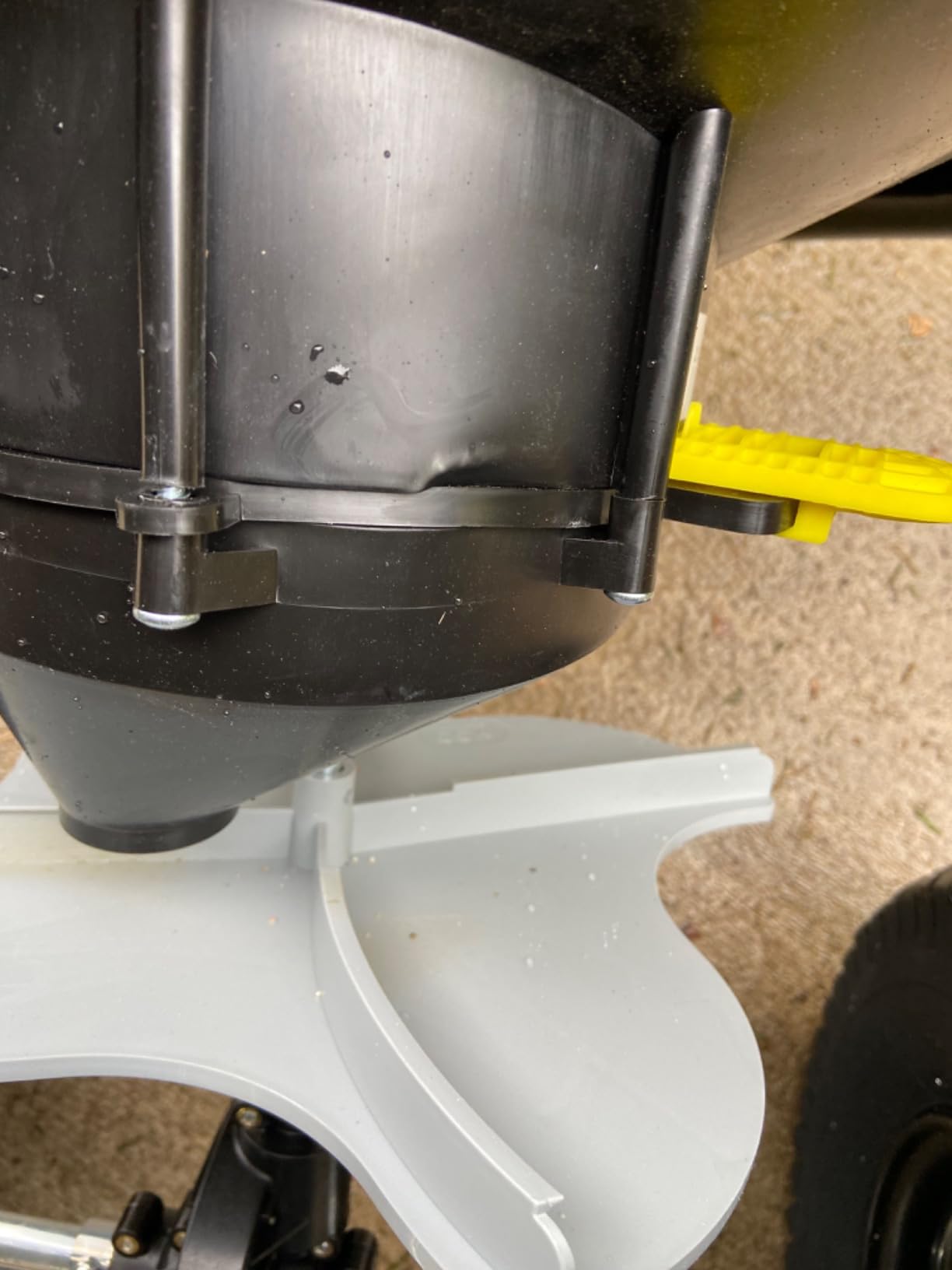 CHAPIN 8622B TurfPro Tow-Behind Turf Spreader, Auto-Stop, Dual Impeller customer photo 2