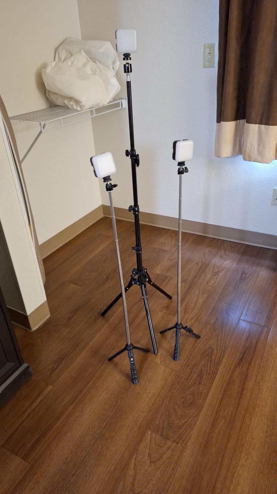 NEEWER Magnetic RGB Camera Light, 360° Full Color Small LED Panel, RGB61 customer photo 1