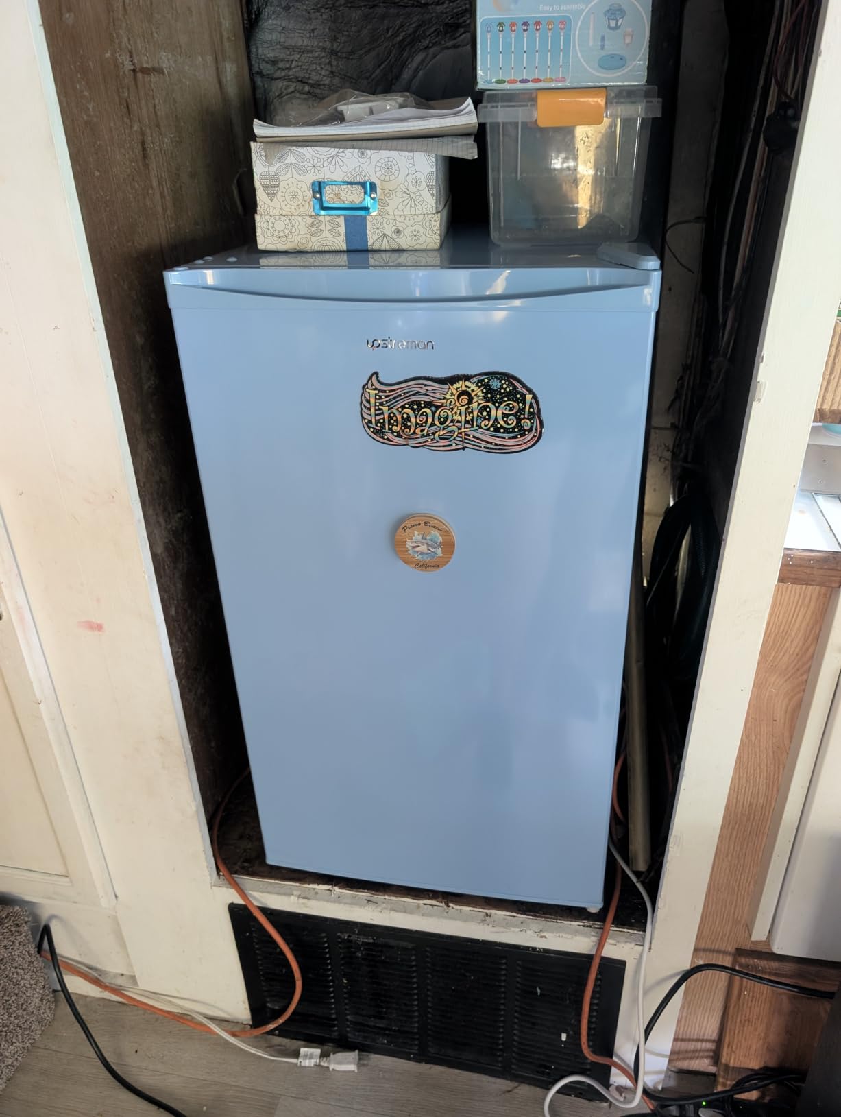Upstreman 3.2 Cu.Ft Mini Fridge with Freezer, Black-BR321 customer photo 1