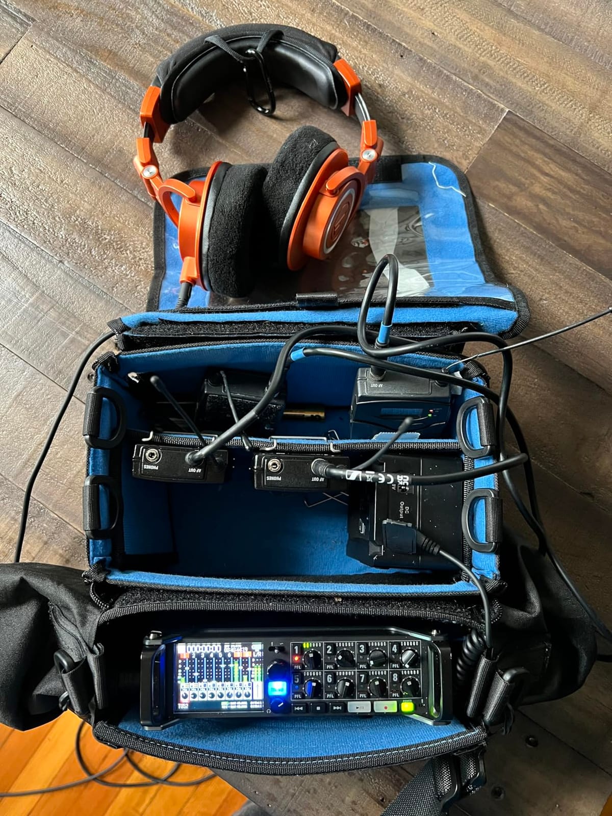 Zoom F8n Pro Field Recorder for Filmmakers with 8 Inputs & 10 Tracks customer photo 1