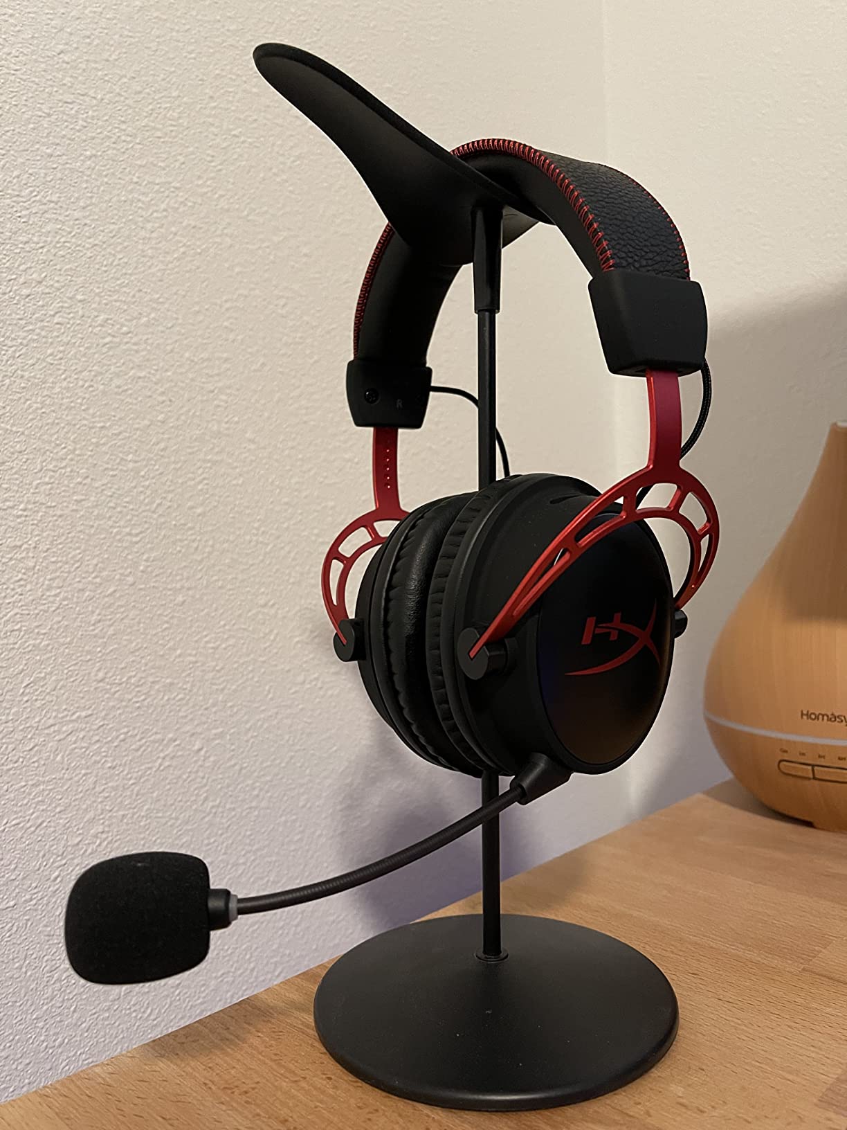 HyperX Cloud Alpha Wireless - Gaming Headset for PC, 300-hour battery life, DTS Headphone:X Spatial Audio, Memory foam, Dual Chamber Drivers, Noise-canceling mic, Durable aluminum frame,Red customer photo 1