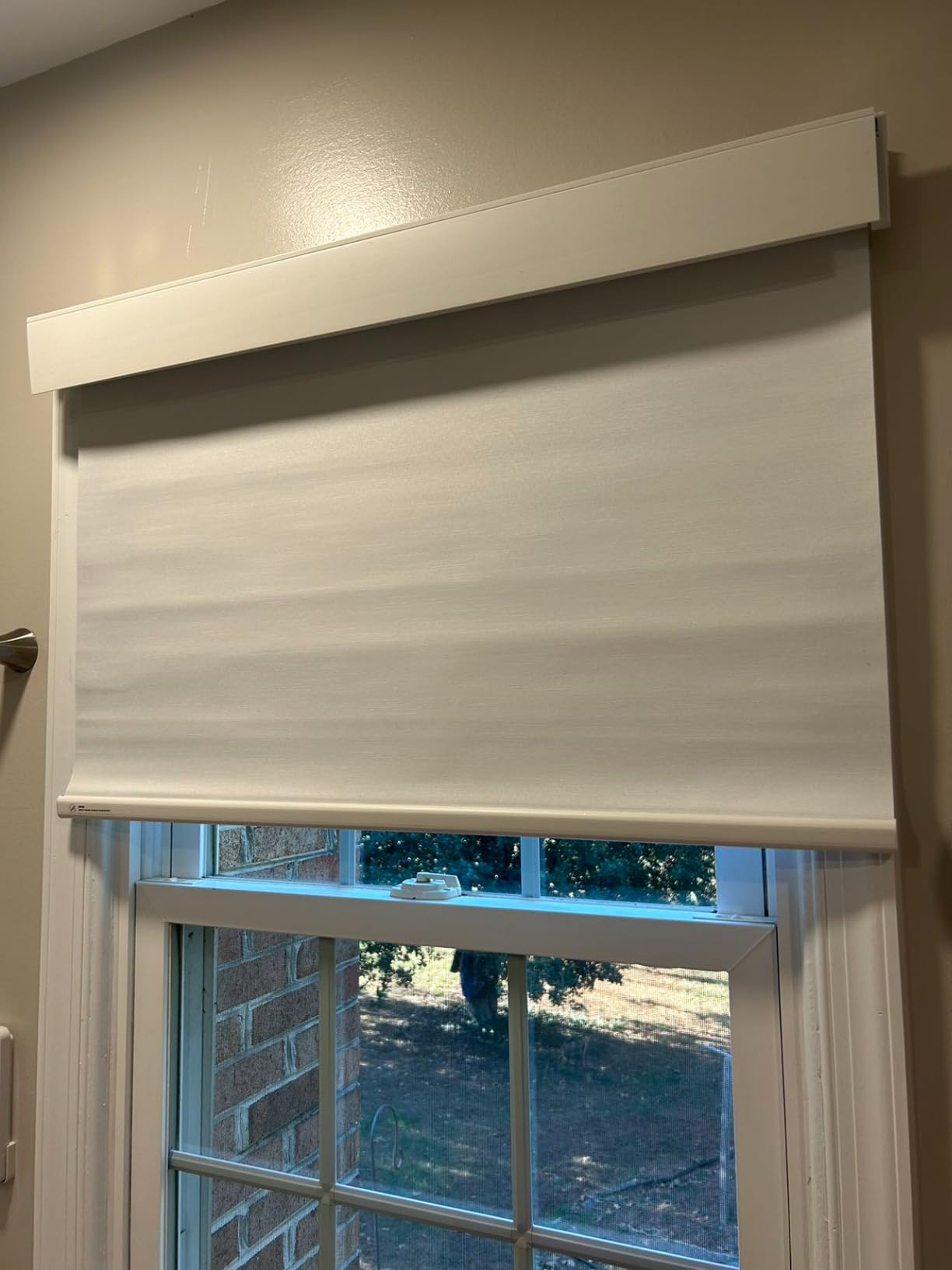 MANSNIXNo-Drill Motorized Blackout Blinds with Remote, White, 46