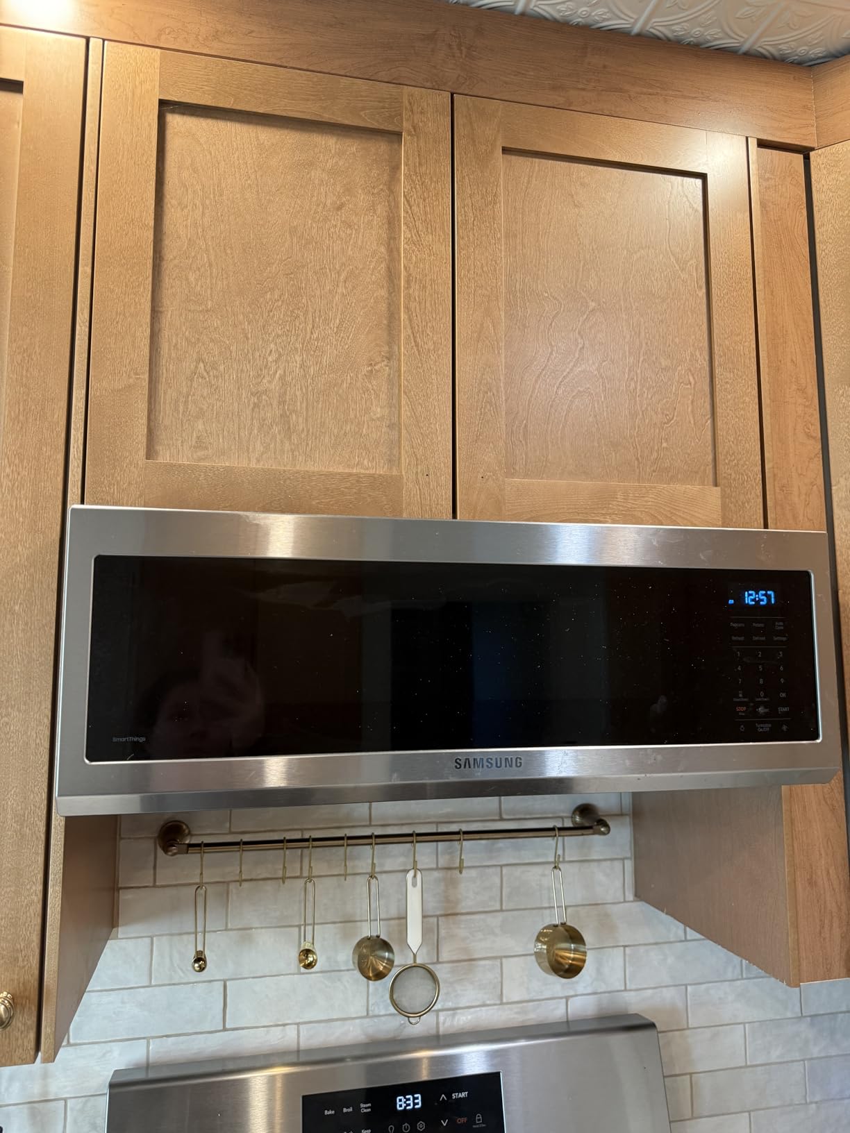 SAMSUNG 1.1 Cu Ft Smart SLIM Over the Range Microwave Oven w/ 550 CFM Hood Vent, Wi-Fi, Voice Control, LED Light Bar, Sensor Cook, 1100 Watt, ME11A7710DS/AA, Fingerprint Resistant Stainless Steel customer photo 2