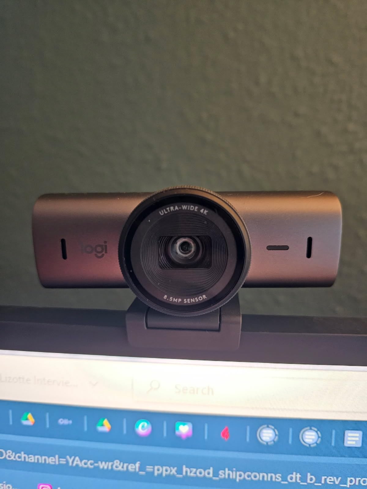 Logitech MX Brio Ultra HD 4K Webcam Collaboration and Streaming - Graphite customer photo 1