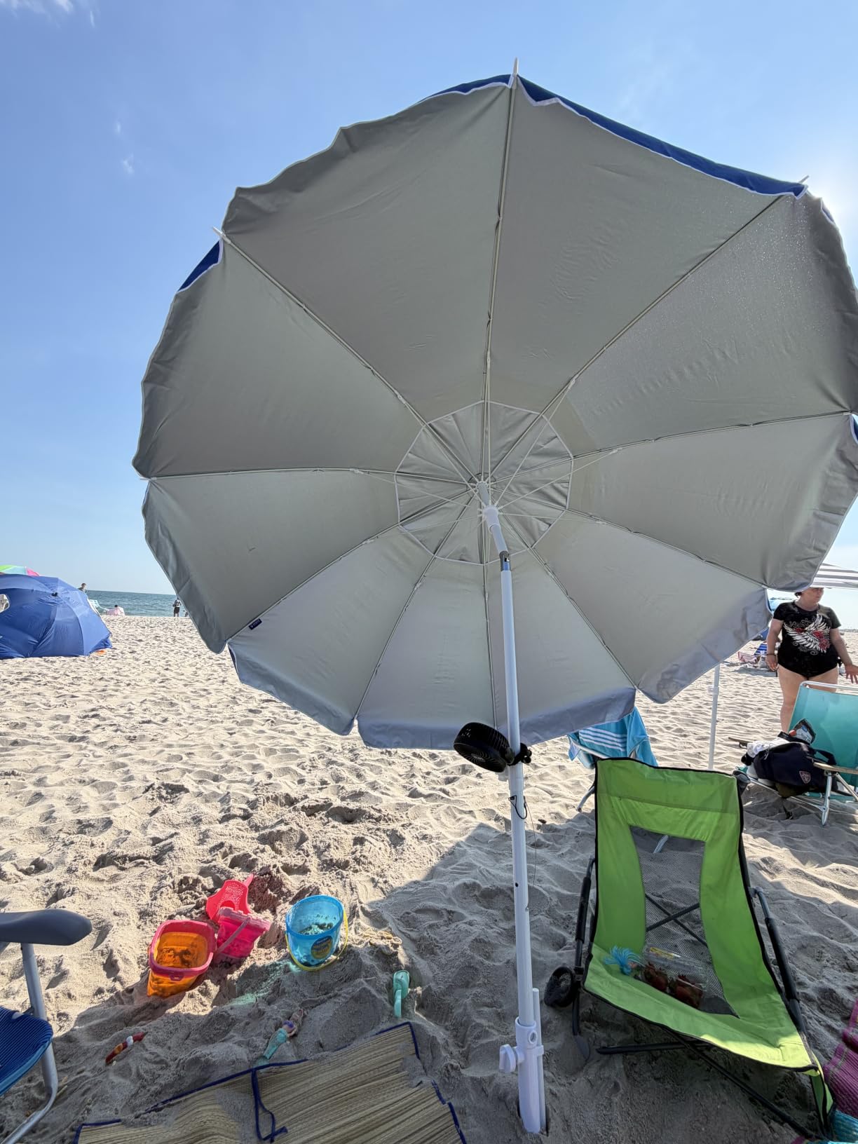 AMMSUN 8 Feet Large Beach Umbrella with Sand Anchor Heavy Duty High Wind Portable Outdoor Umbrellas UV 50+ Protection Air Vent Tilt Patio Garden Pool customer photo 1