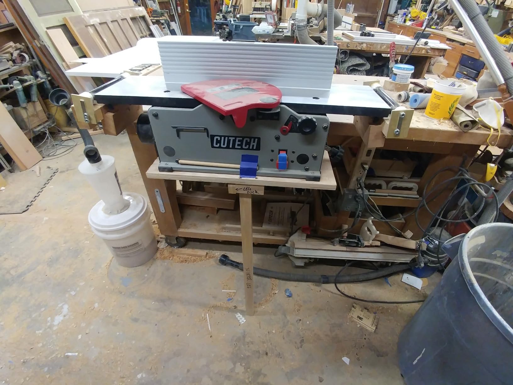 Cutech 40160HB 6-Inch Spiral Cutterhead Benchtop Jointer with teflon-Coated Aluminum Tables, 12 TC Inserts, 19-5/8” Aluminum Fence, and a 10-amp Motor (Rifle Green, 6 inch) customer photo 2