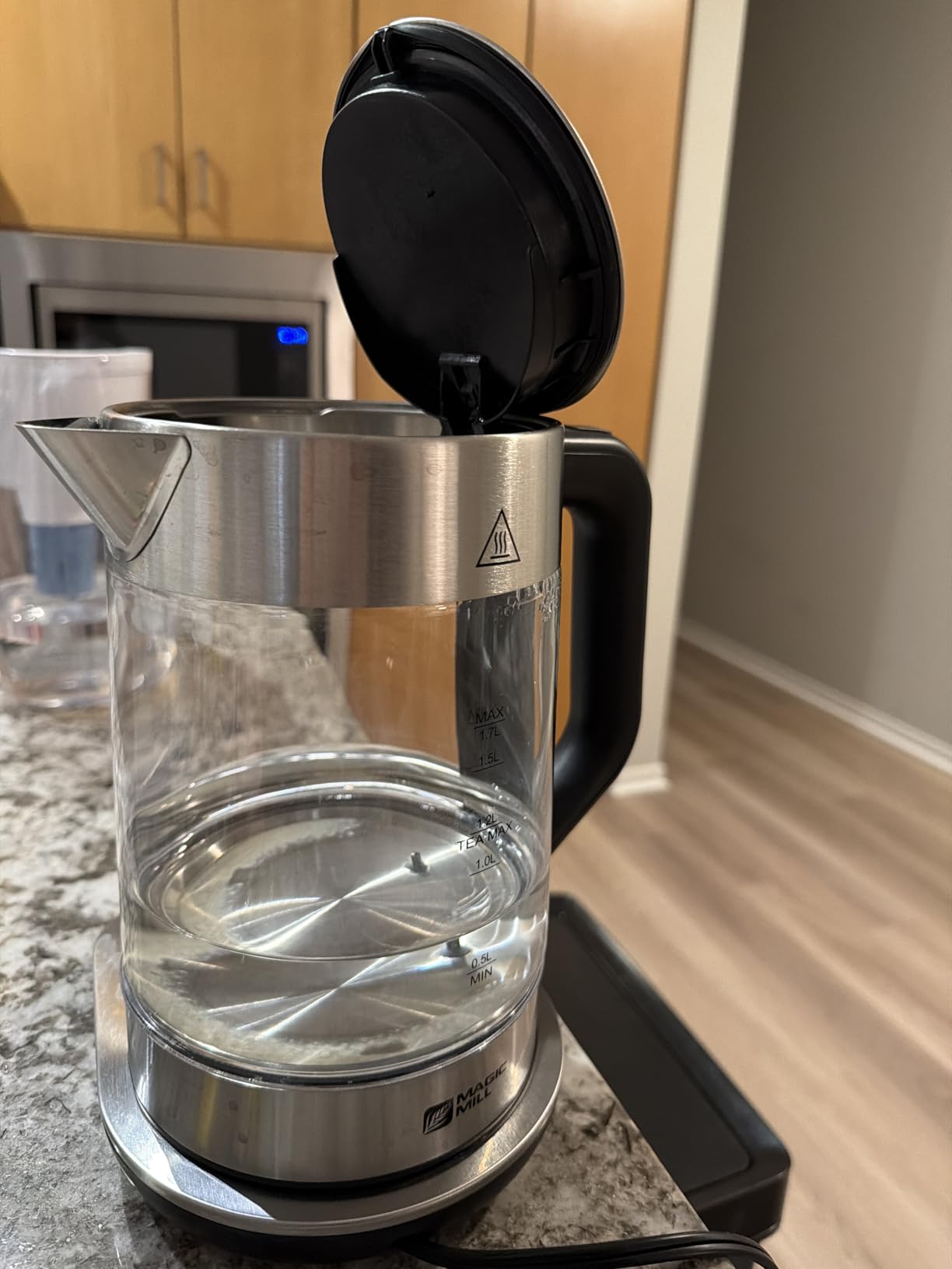Magic Mill Pro Electric Kettle with tea Infuser and Temperature Control - Keep Warm Function, Rapid Boil, Automatic Safety Shut Off, BPA Free, No Plastic on Water, British Patent Technology,Large 1.7L customer photo 1