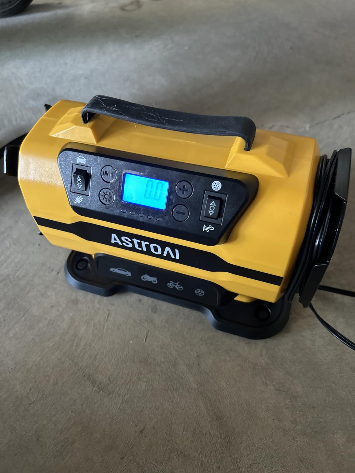 AstroAI Tire Inflator Portable Air Compressor, 12V DC/120V AC Dual Power customer photo 2