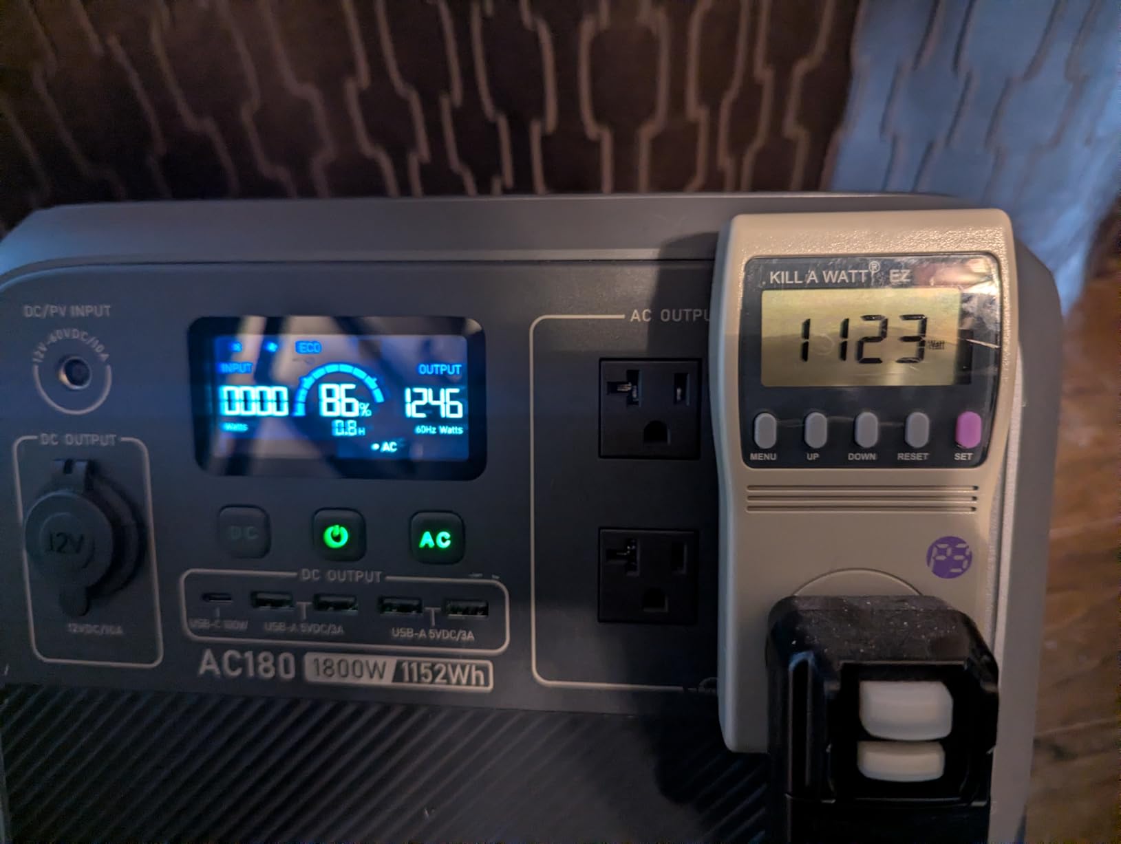 BLUETTI AC180 Portable Power Station 1152Wh 1800W LiFePO4 Solar Generator customer photo 2