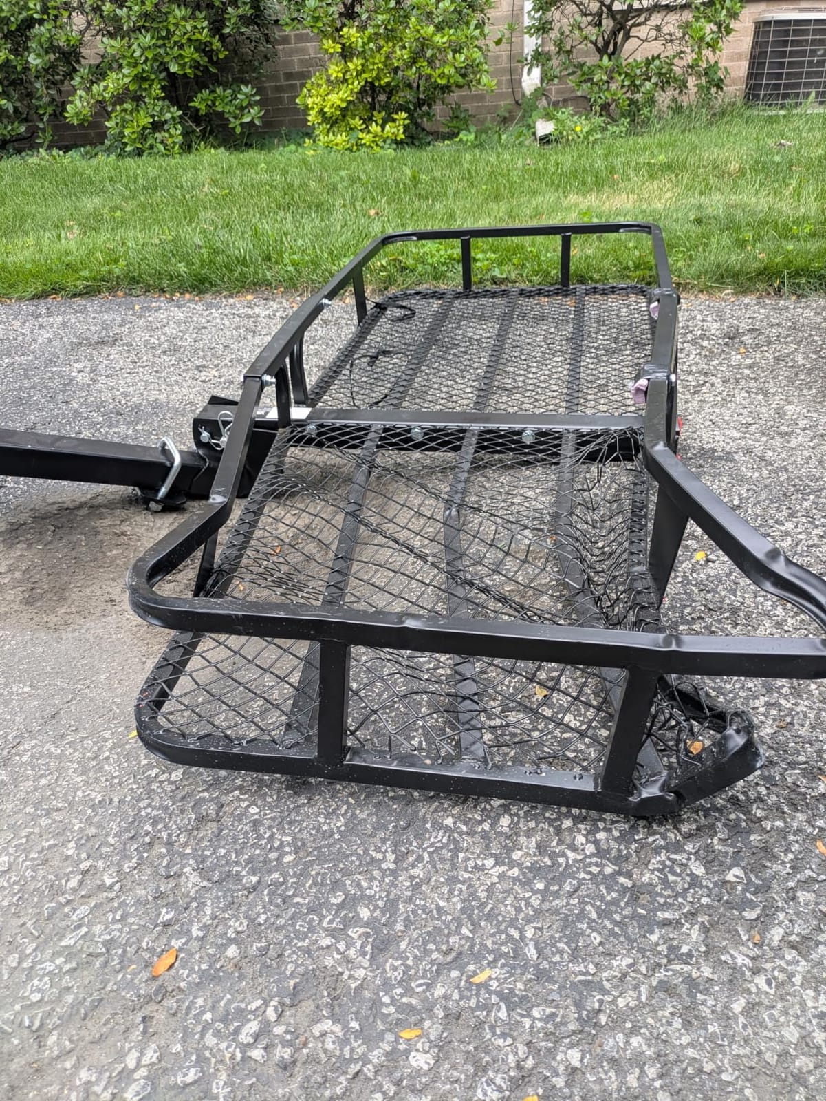 VEVOR 60 x 24 x 6 in Folding Hitch Cargo Carrier 500lbs Capacity customer photo 1
