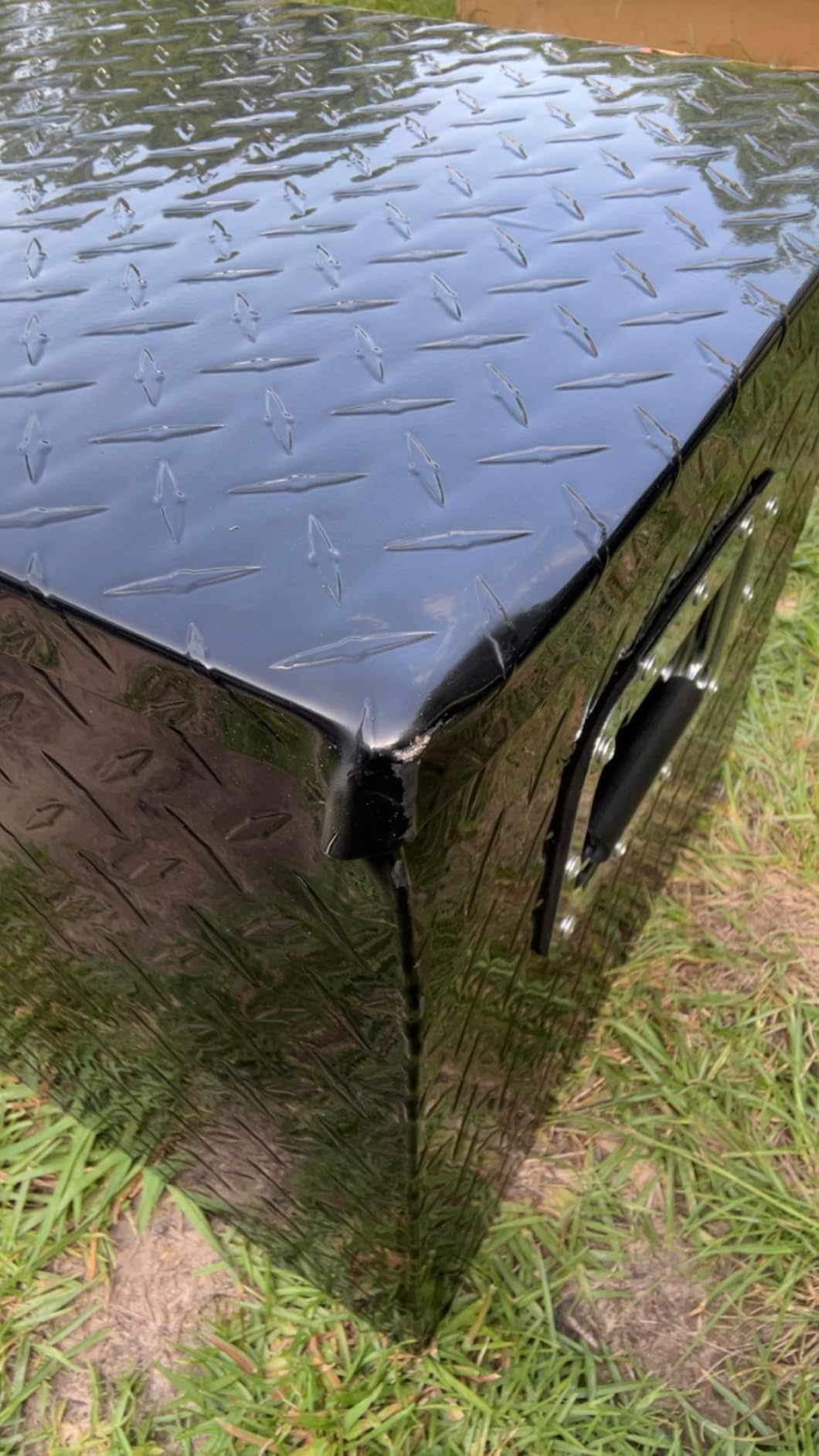 VEVOR Heavy Duty Aluminum Truck Bed Tool Box, Diamond Plate Tool Box with Side Handle and Lock Keys, Storage Tool Box Chest Box Organizer for Pickup, Truck Bed, RV, Trailer, 48