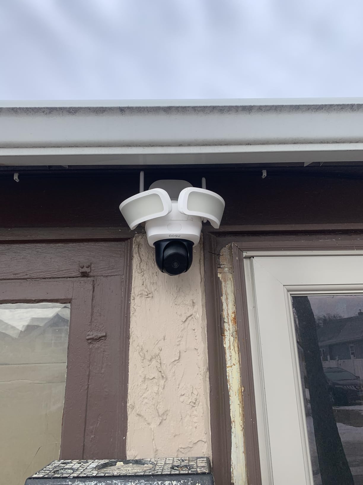 aosu Wired Floodlight Camera 3K 2600-Lumen 24/7 Recording customer photo 2