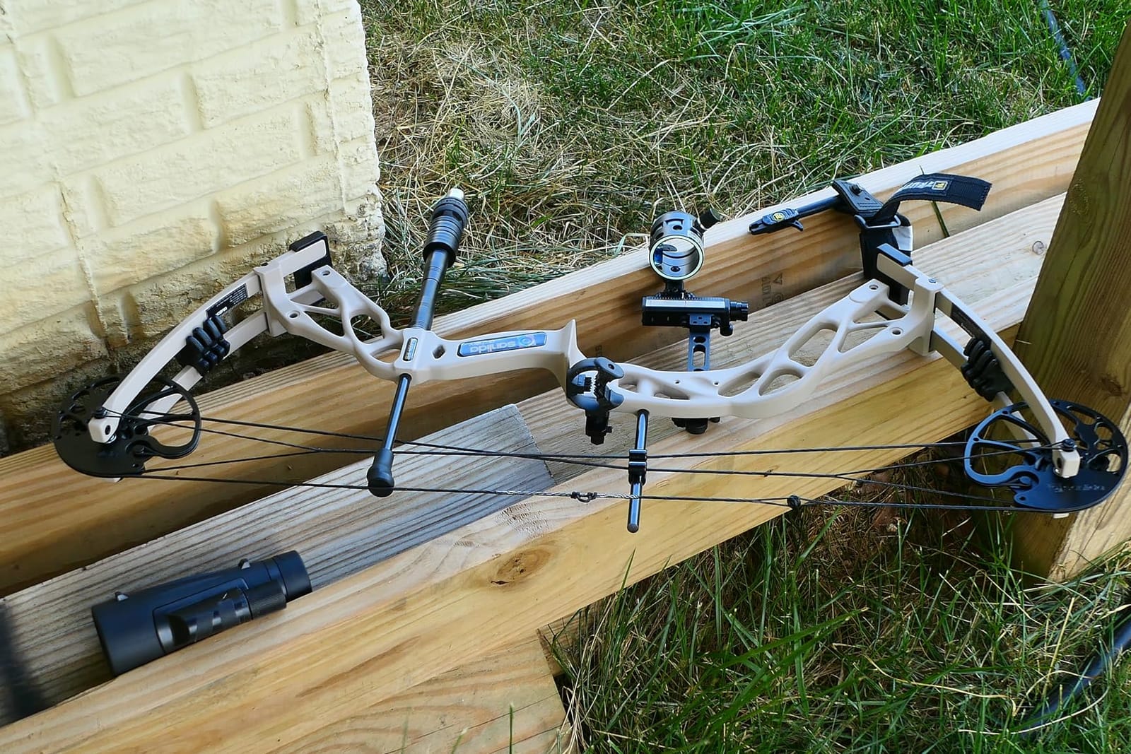 Sanlida Dragon X9 Ready to Hunt Compound Bow Kit for Adults, Archery Hunting Bow Package with 12 Carbon Arrows, Adjustable up to 70 lbs, No Bow Press Needed, Right Hand Only customer photo 2