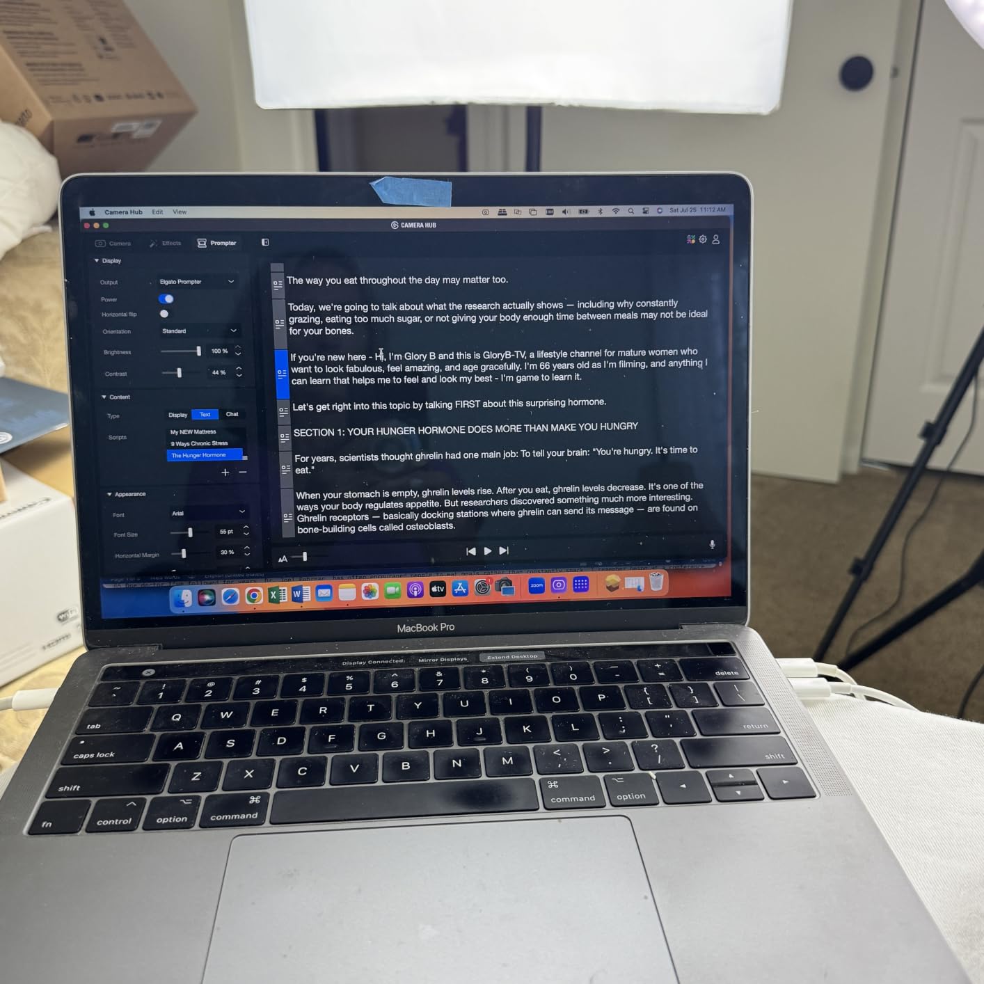 Elgato Prompter, Teleprompter with Built-in Screen customer photo 1