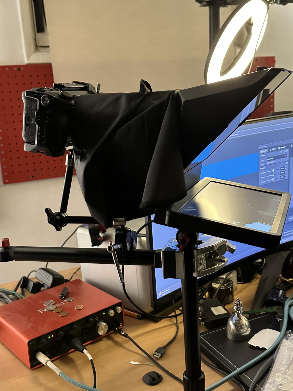 Elgato Prompter, Teleprompter with Built-in Screen customer photo 2