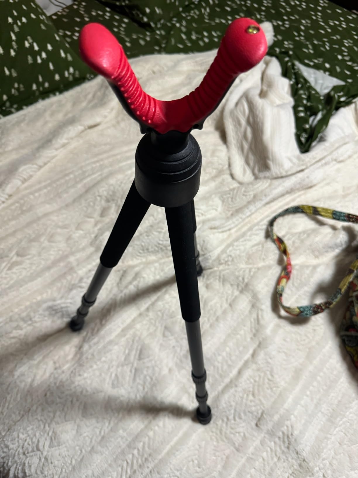 Zeadio Tripod Hunting Rest with High Density Foam Grip, Twist-Style Locking Leg, and Non-Marring V-Yoke Rest Head for Outdoor Activities customer photo 2