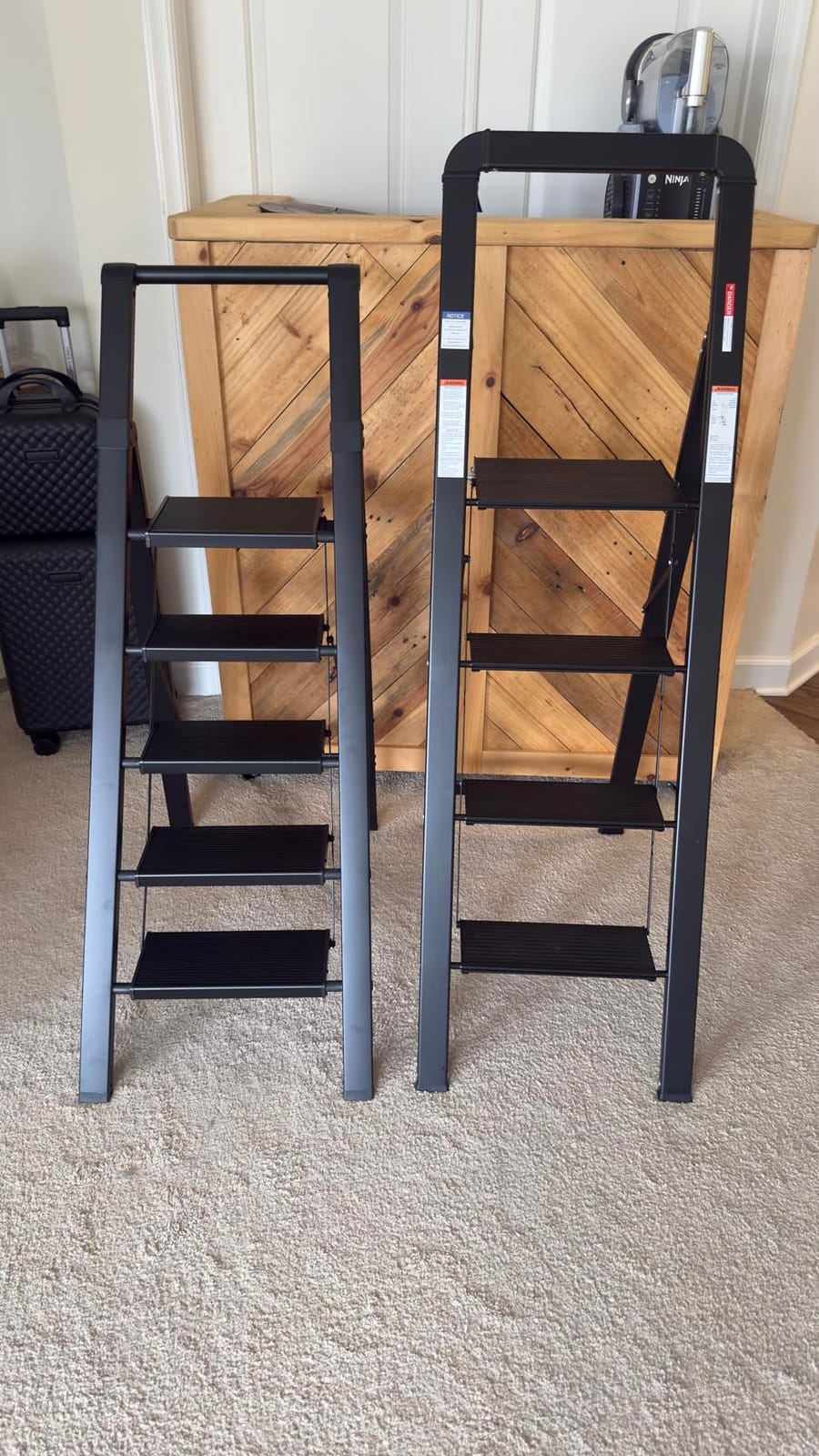 KINGRACK Aluminium 5 Step Ladder, Lightweight Step Stool with Non-Skid Pedals, Handrail, Foldable Step Ladder for Kitchen, Garage, Home, Space Saving, Sturdy and Portable, Silver customer photo 1