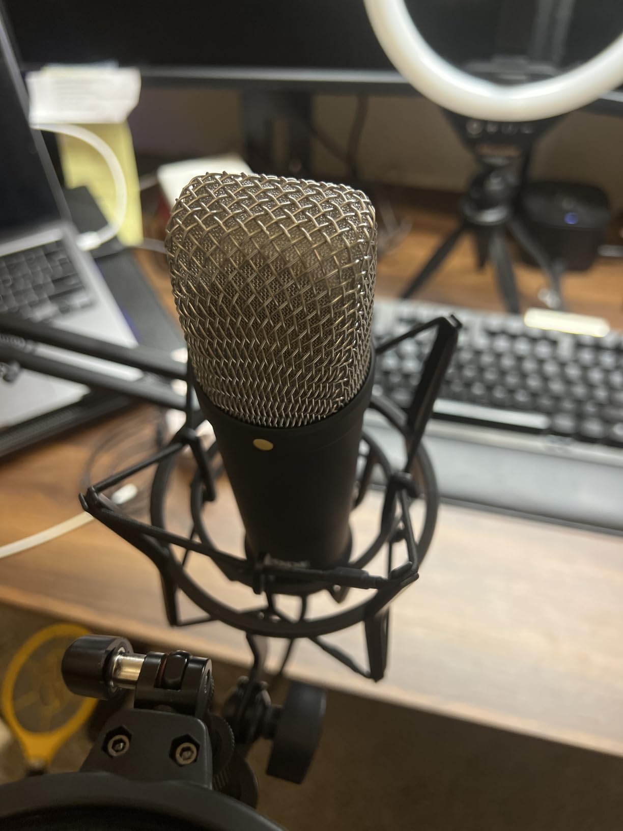 RØDE NT1 Signature Series Large-Diaphragm Condenser Microphone with Shock Mount, Pop Filter and XLR Cable for Music Production, Vocal Recording, Streaming and Podcasting (Black) customer photo 1