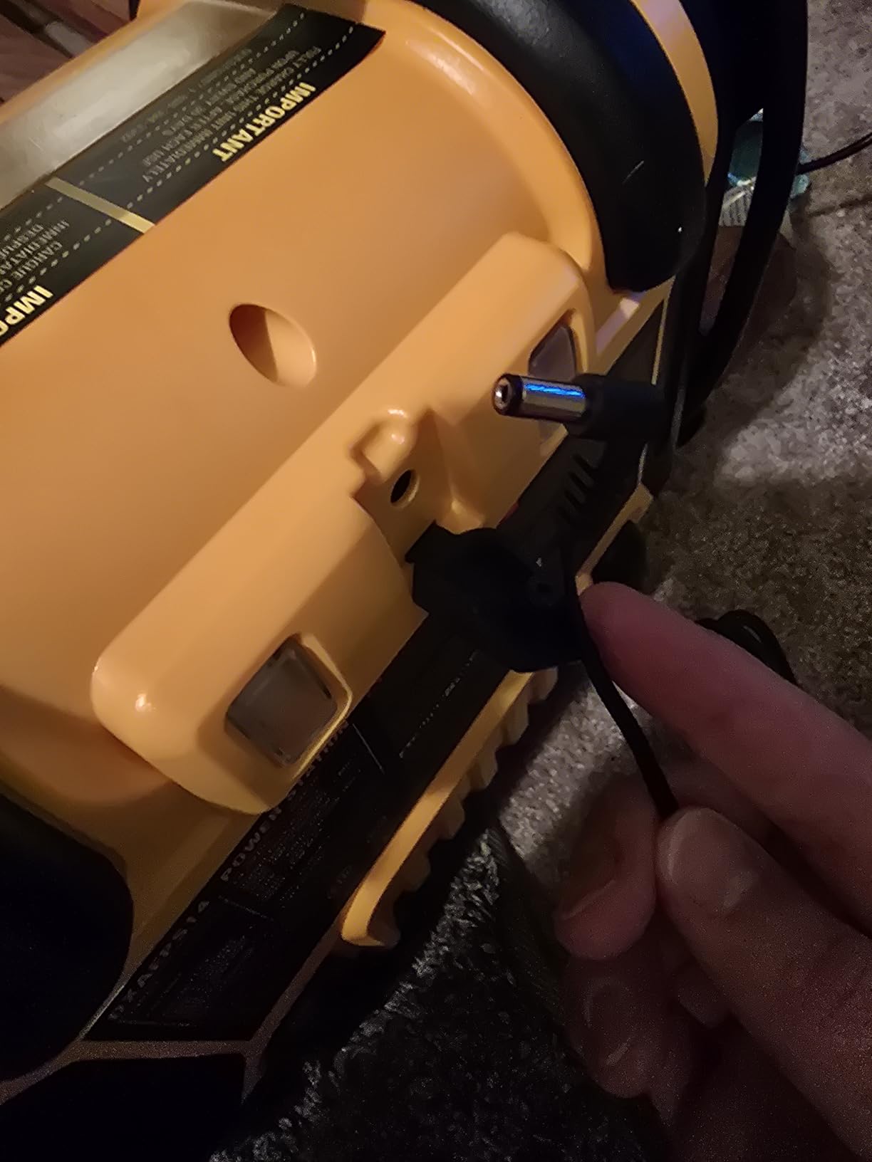 DEWALT DXAEPS14 2000 Amp Jump Starter with Compressor customer photo 2