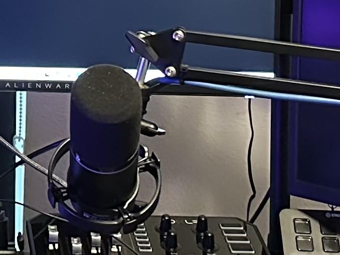 MAONO PD200XS XLR/USB Dynamic Microphone Kit, RGB Gaming Mic with Software customer photo 1
