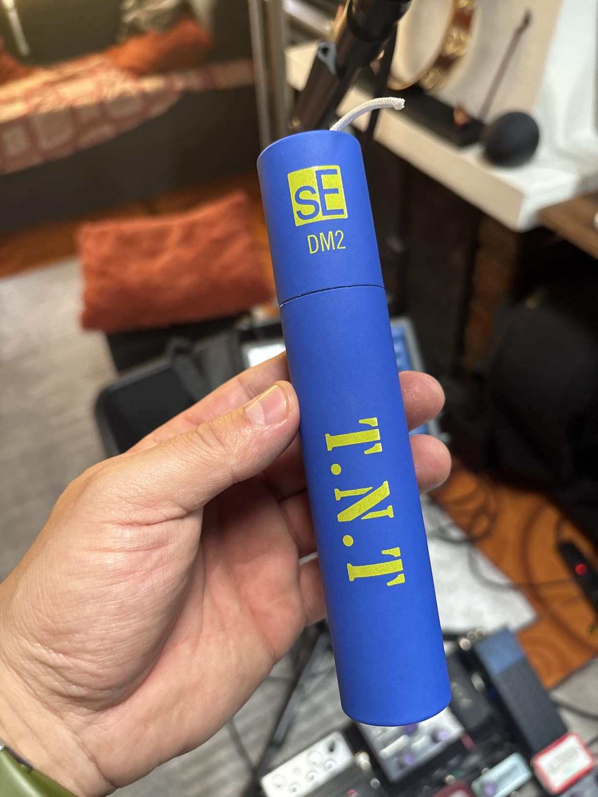 sE Electronics DM2 TNT Ultra-Slim Inline Microphone Preamp for Ribbon & Dynamic Microphones - Mic Preamp with 2 Gain Settings (+15dB or +30dB) & 8 Load Settings (50 Ohm-10 M Ohm) (Black) customer photo 2