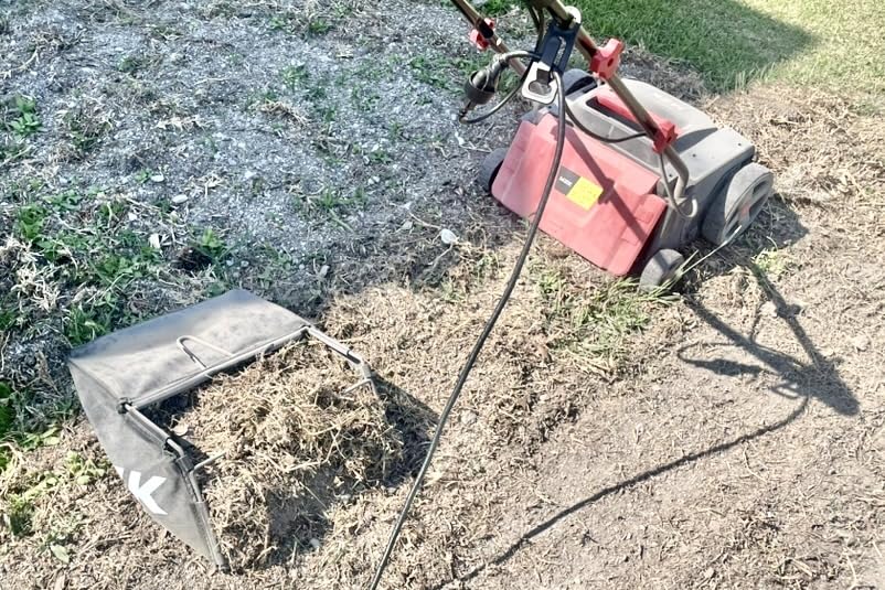 MAXLANDER 13 Inch 12 Amp Electric Dethatcher and Scarifier, 2-in-1 Lawn Dethatcher with 4-Position Depth Adjustment, 30L Removable Collection Bag, Airboost Technology Increases Lawn Health customer photo 1