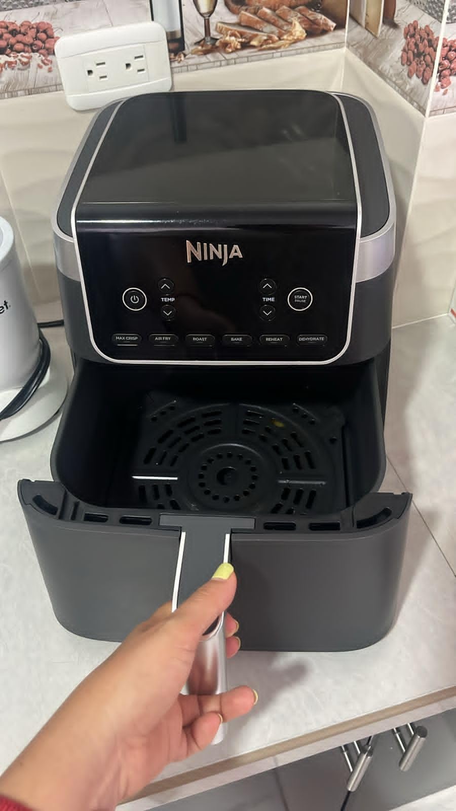 Ninja Air Fryer XL with MaxCrisp, 6.5 Qt, 6-in-1, Grey, AF181 customer photo 2