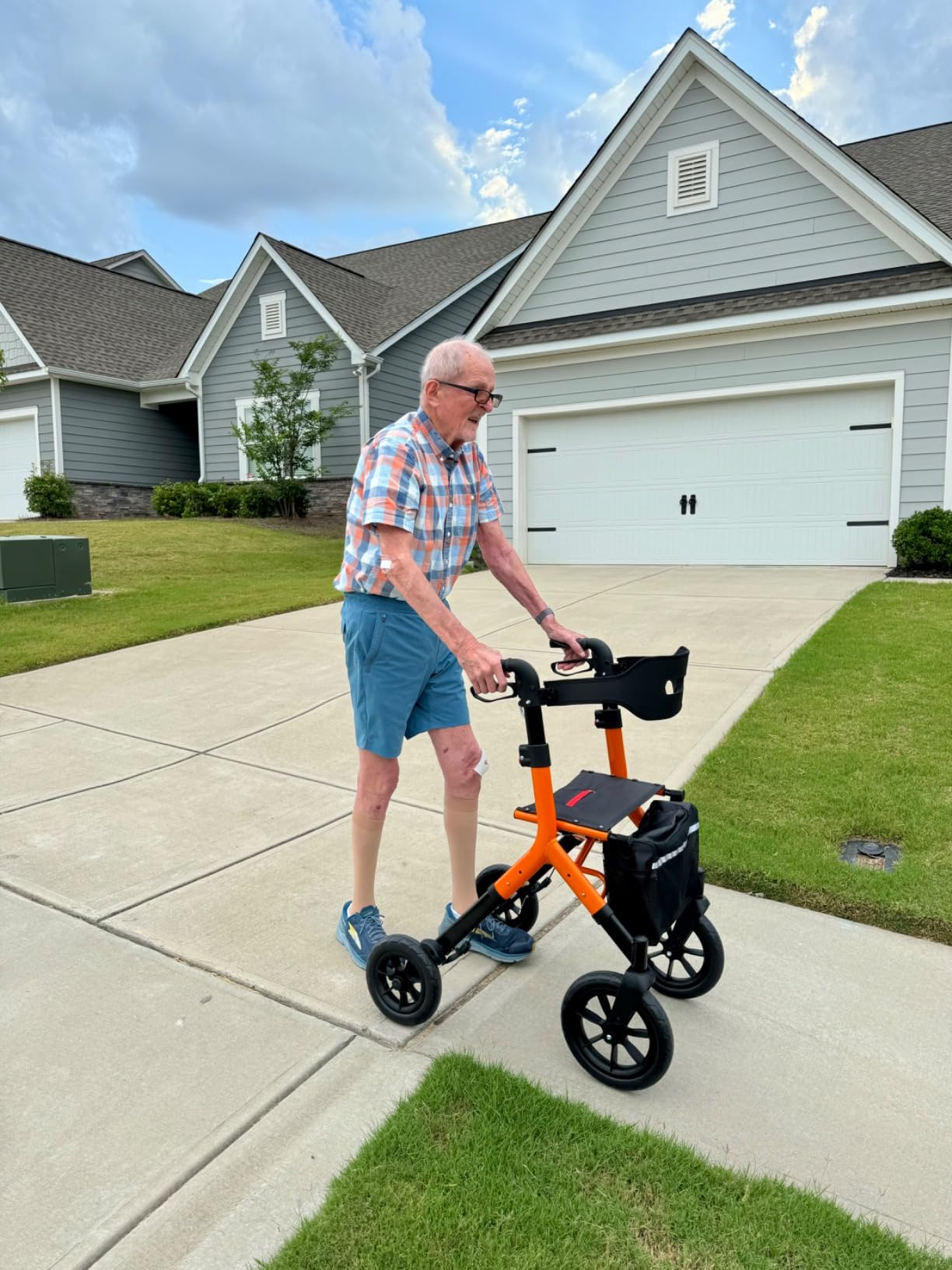 MAXWALK Walkers for Seniors with Seat, Tall Rollator Walker, Foldable customer photo 2