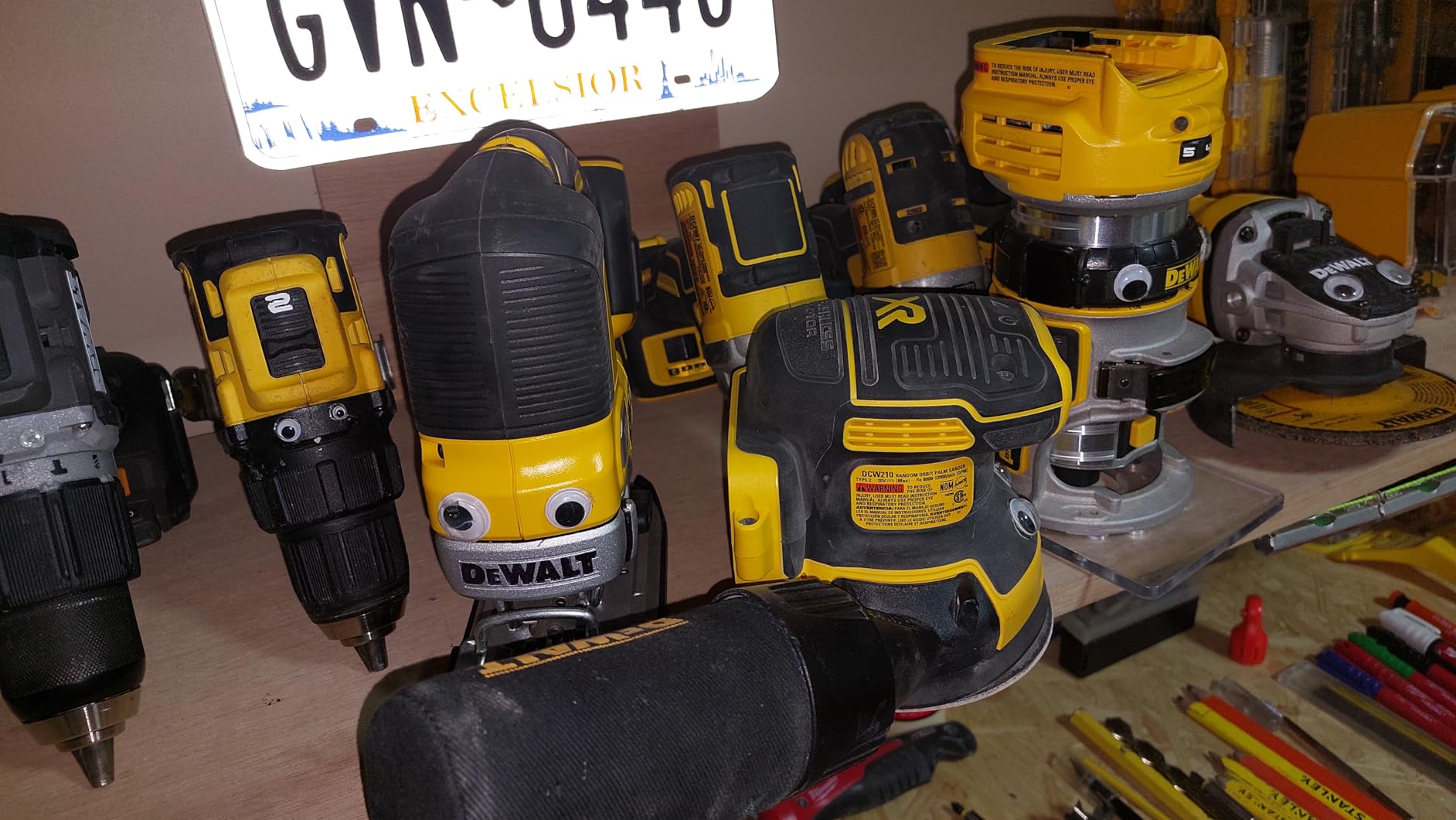 DEWALT 20V MAX* 3-Tool Combo Kit, Brushless Cordless Router Tool, Random Orbital Sander, Jig Saw, Battery and Charger Included (DCK307D1P1) customer photo 2