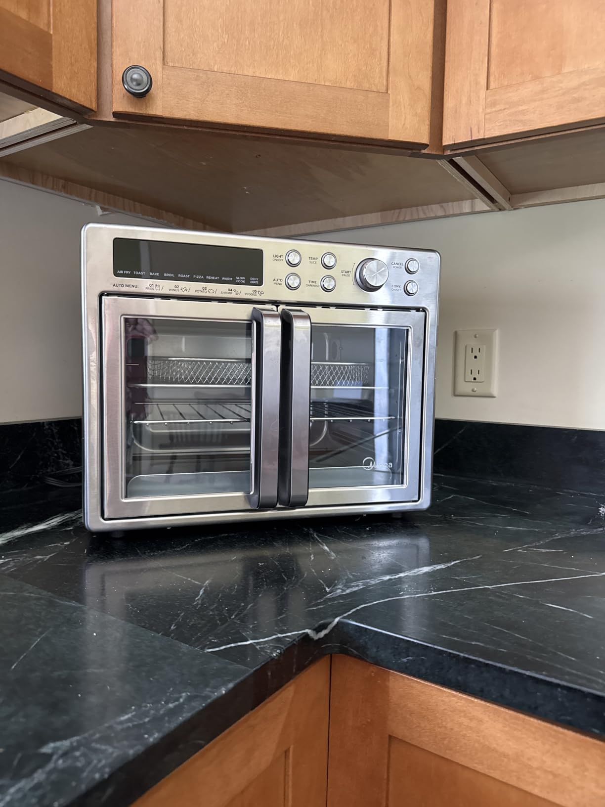 Midea Flexify Classic French Door Toaster Oven Air Fryer Combo, 26.4 QT customer photo 1