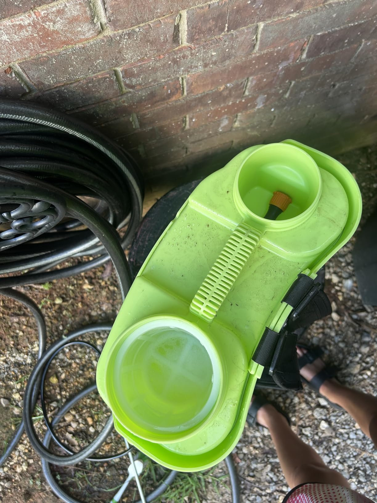 Battery Powered Backpack Sprayer 4 Gallon, VAXMAY 100 PSI Electric Garden Sprayer Works with Makita 18V Battery, Weed Yard Sprayer with Telescopic Wand, 5 Nozzles, 2.6 Ah Battery & Charger Included customer photo 2