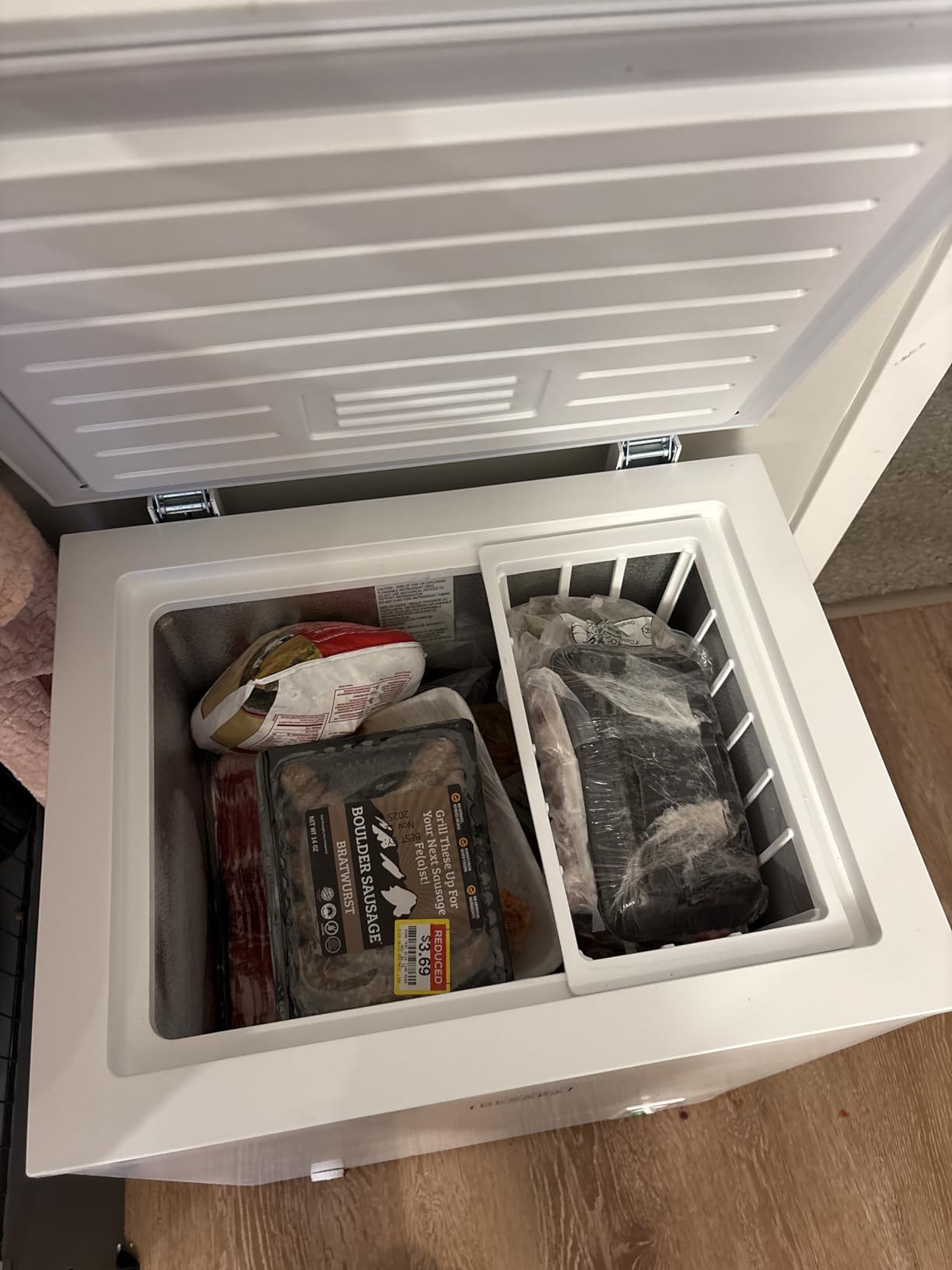 BLACK+DECKER 16.2 Cu. Ft. Chest Freezer, R600a Refrigerant, BCF1620E, White customer photo 2