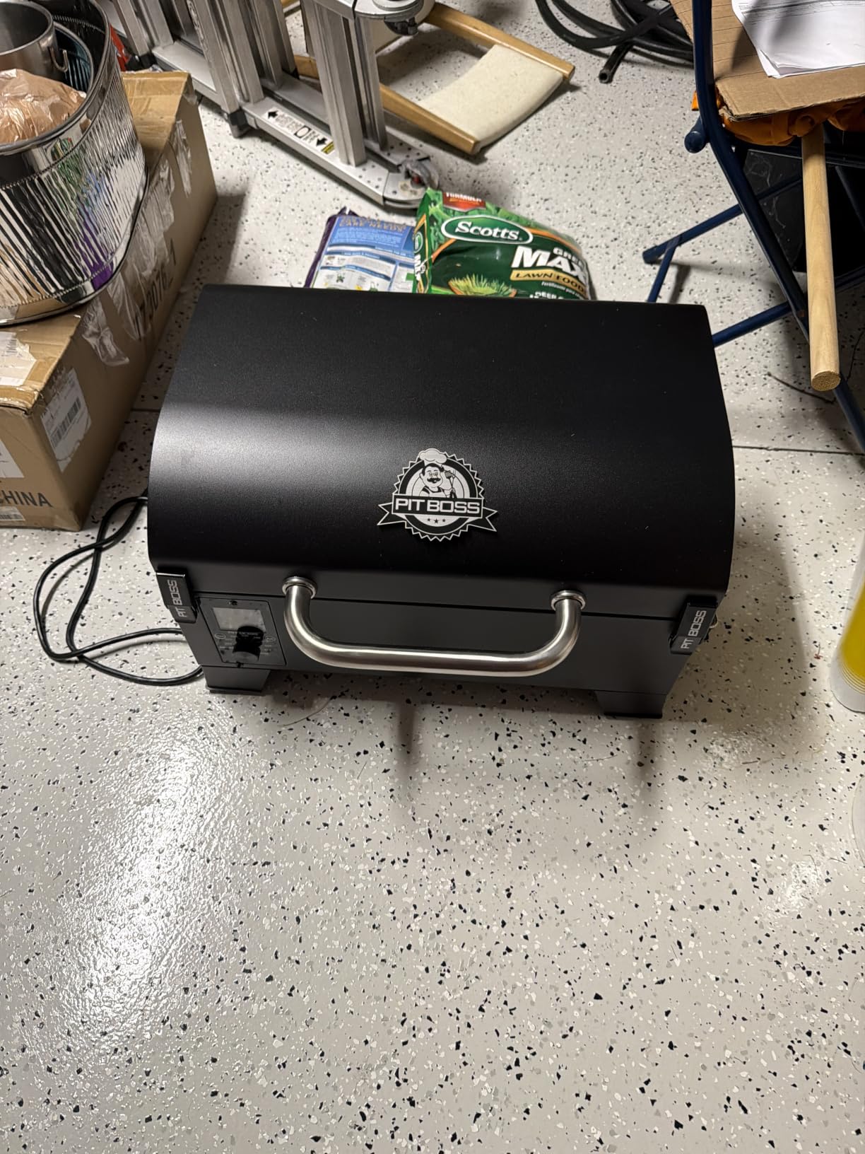 Pit Boss 150 Wood Pellet Grill & Smoker with Flame Broiler 256-Sq. In. Cooking Space, 180°F to 500°F Temperature Range, 7 lb. Pellet Hopper, for Tailgating, Camping, or Travel, Black customer photo 1
